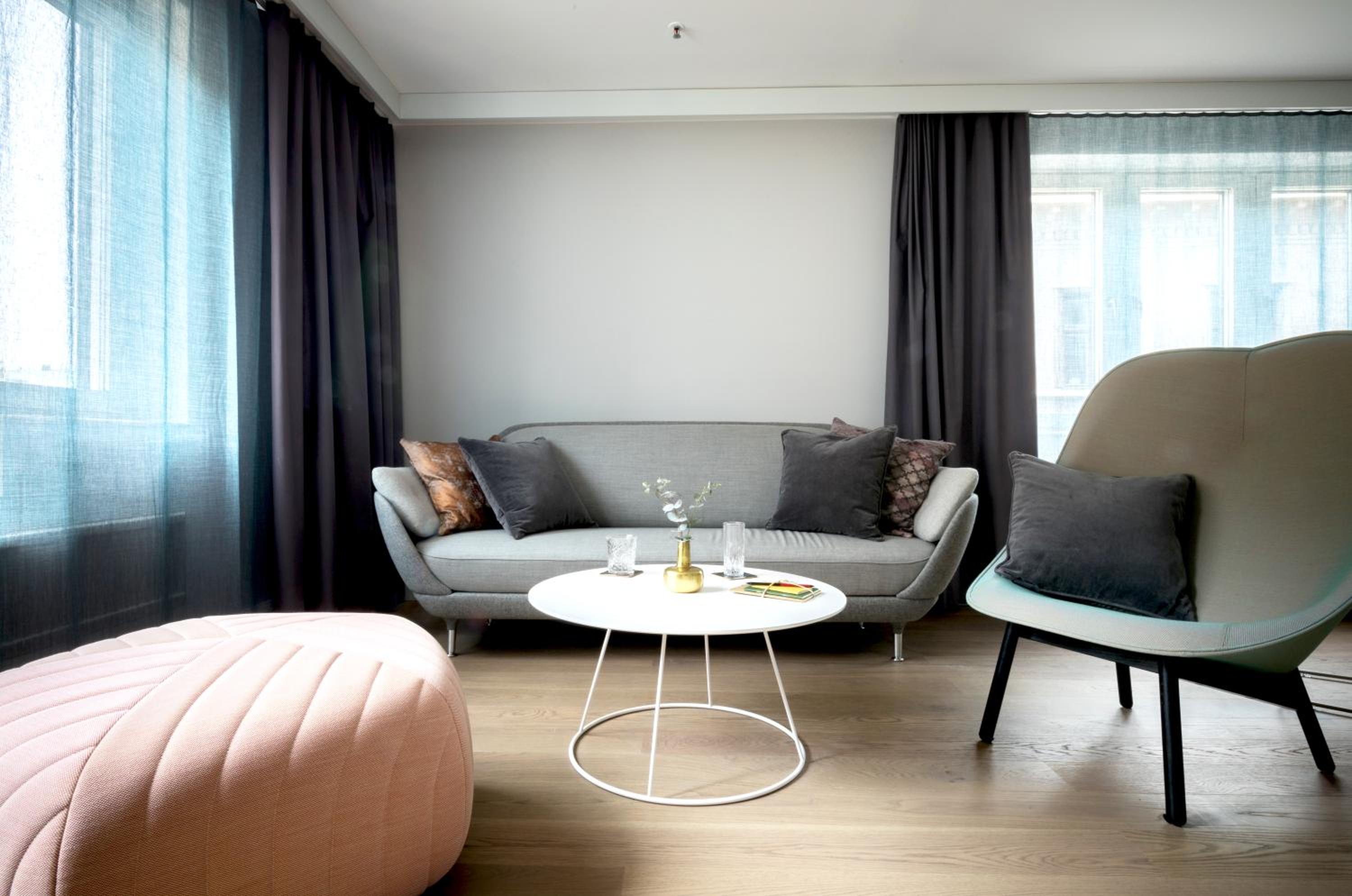 Corner Suite- min 25 years of age acceptable 