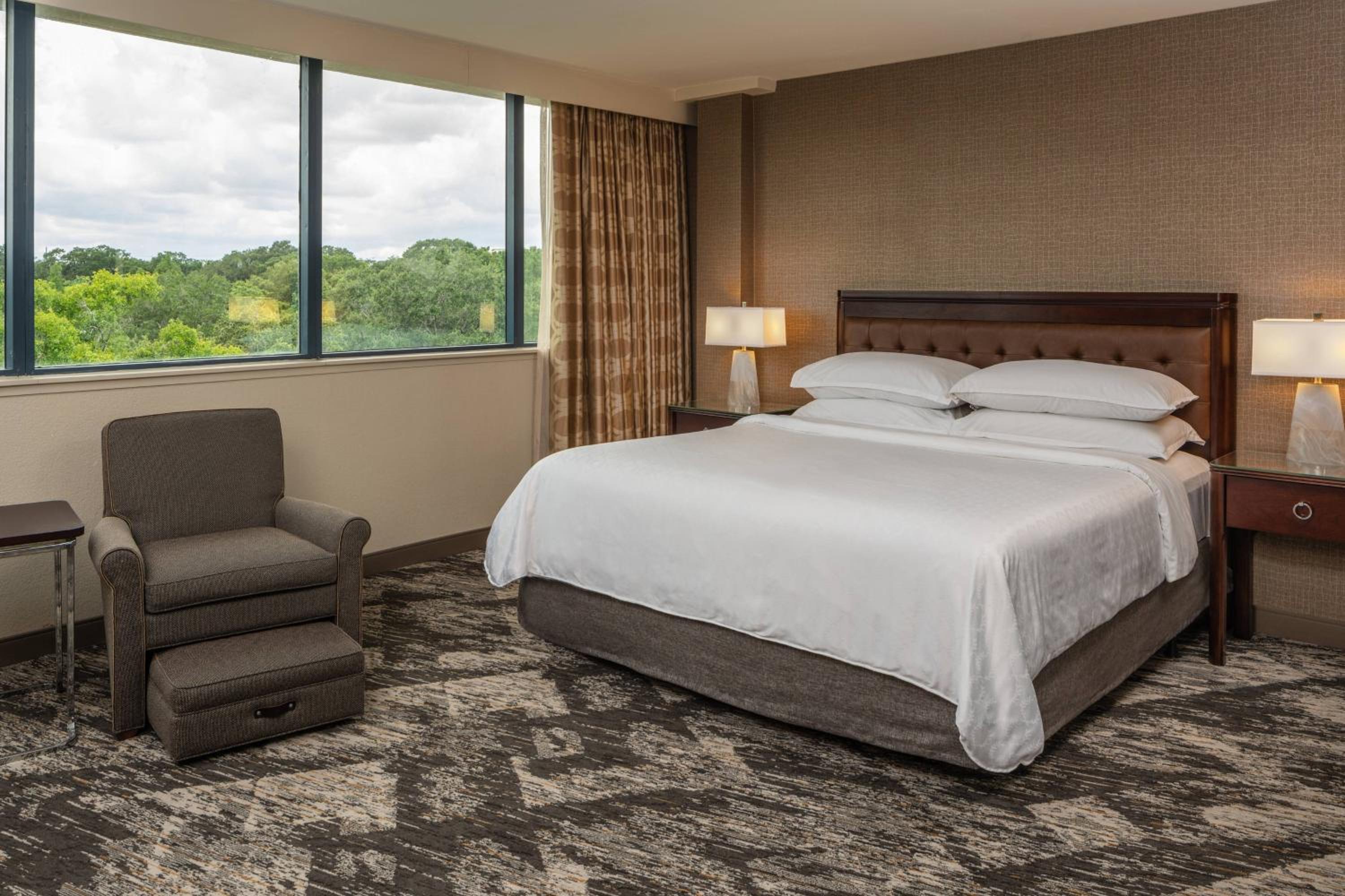 Executive Suite, 1 King, Central Building