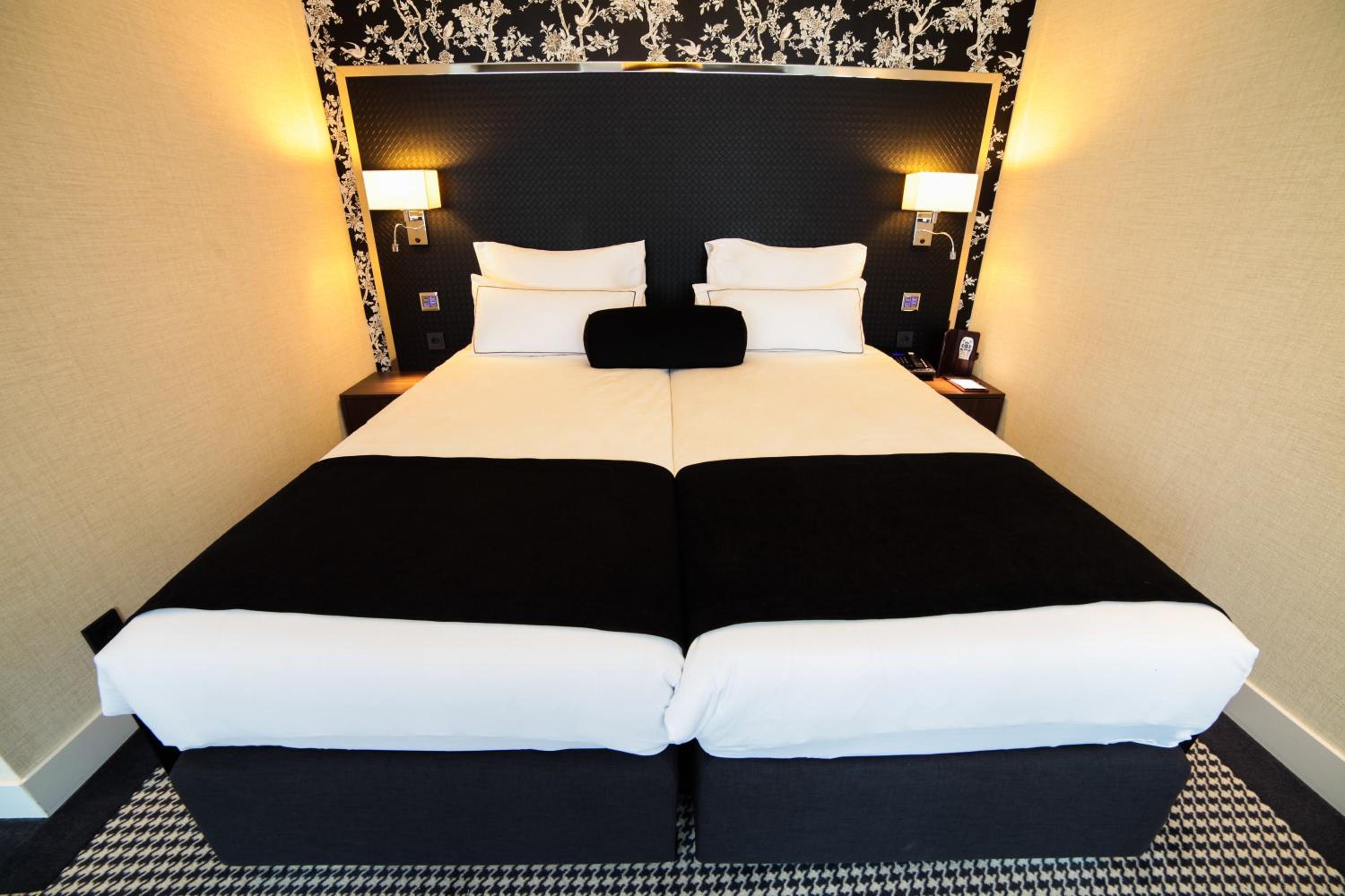 Souterrain Twin Room (Below Street Level with Limited View)