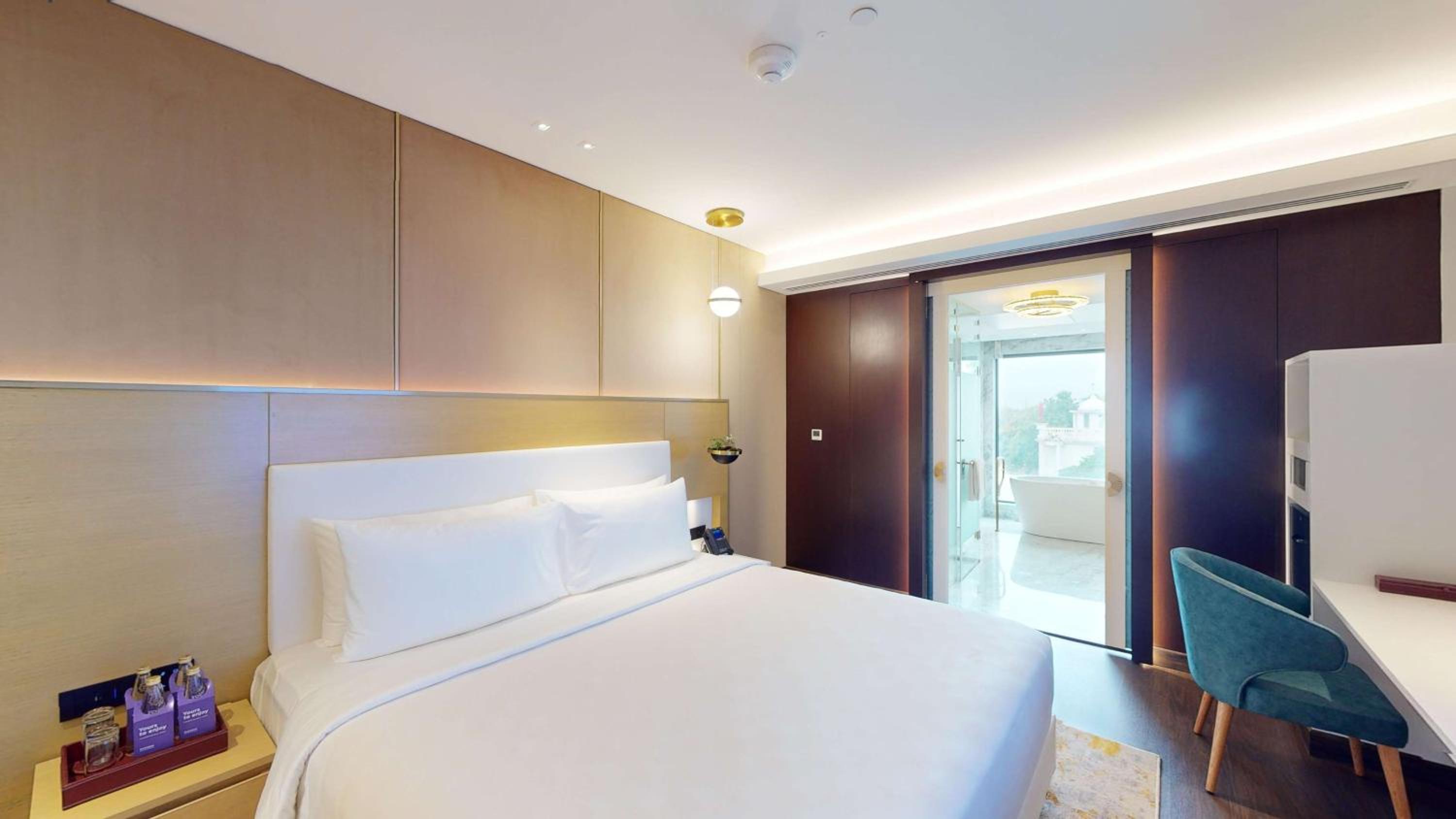 One-Bedroom Suite with Airport Transfers and Club Lounge access