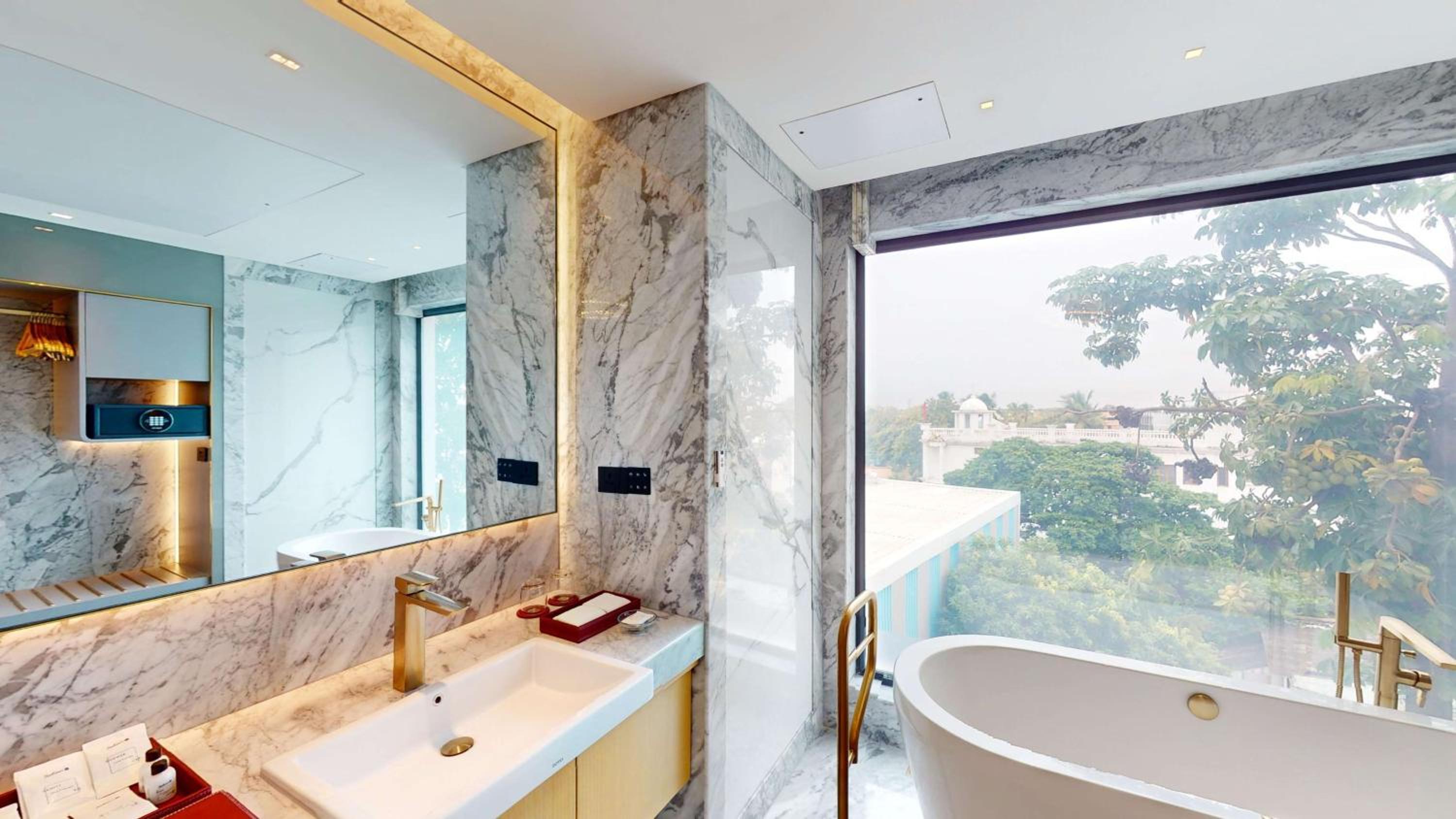 One-Bedroom Suite with Airport Transfers and Club Lounge access