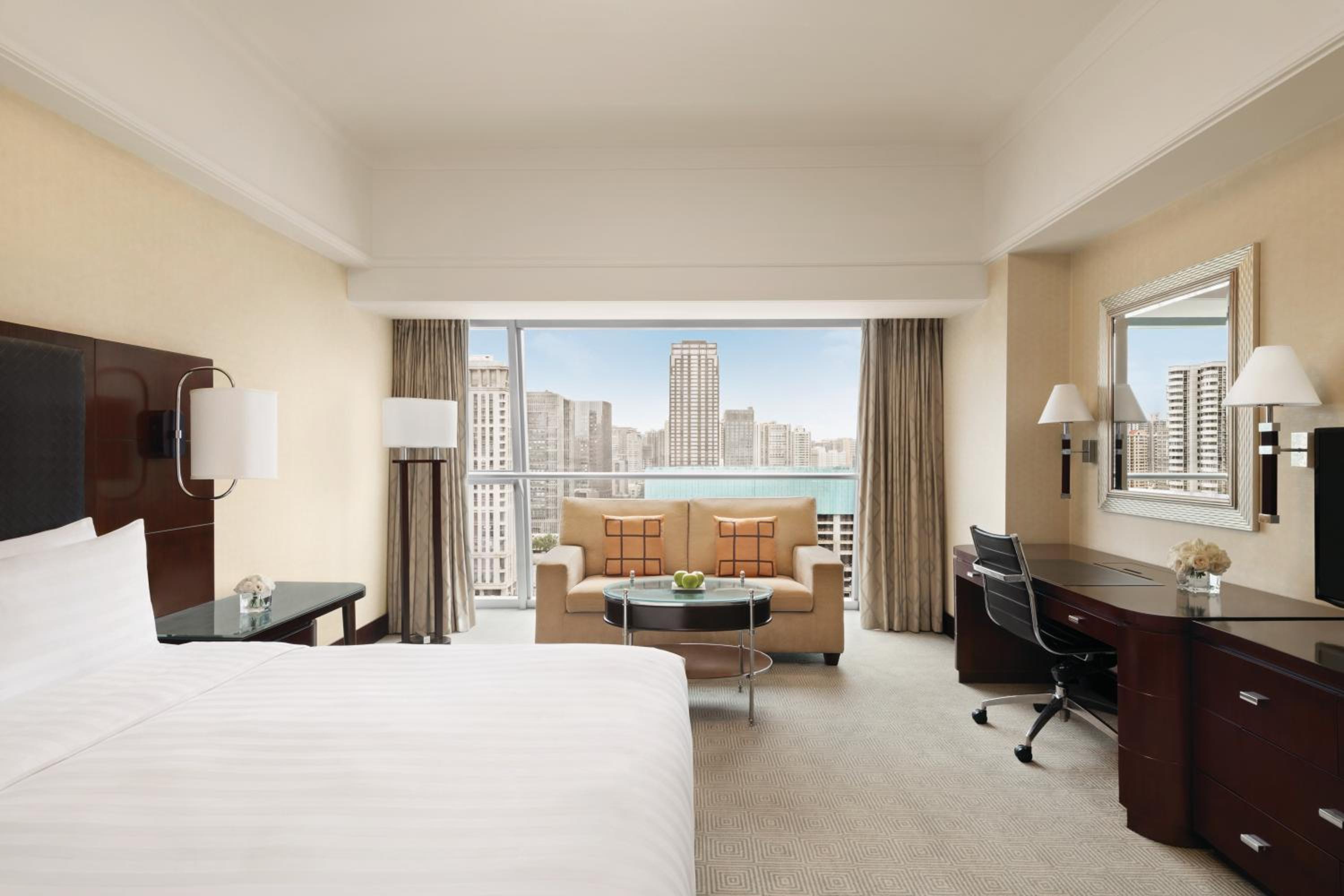 Deluxe King Room with City View