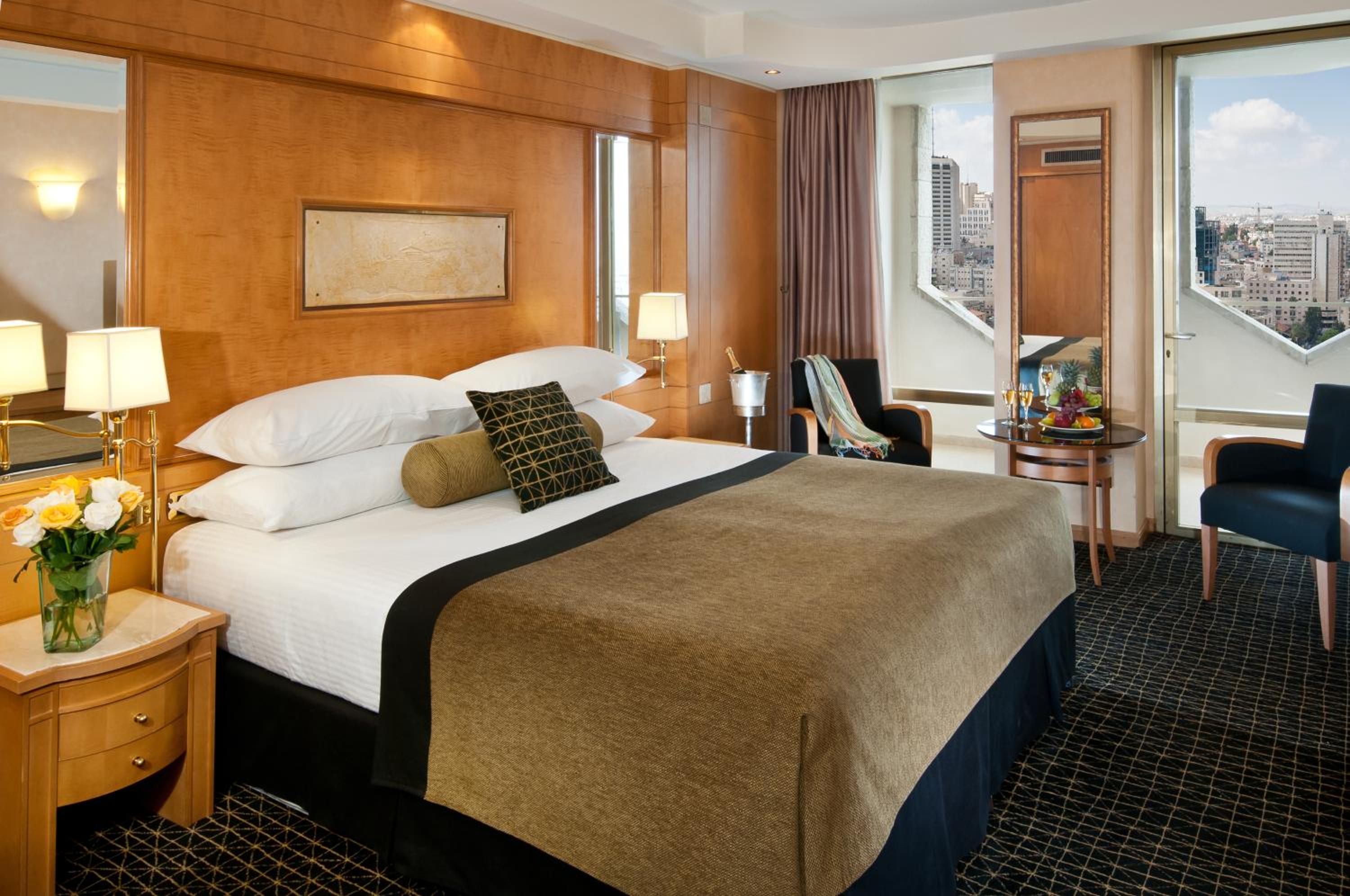Executive Room with Balcony and New City View 