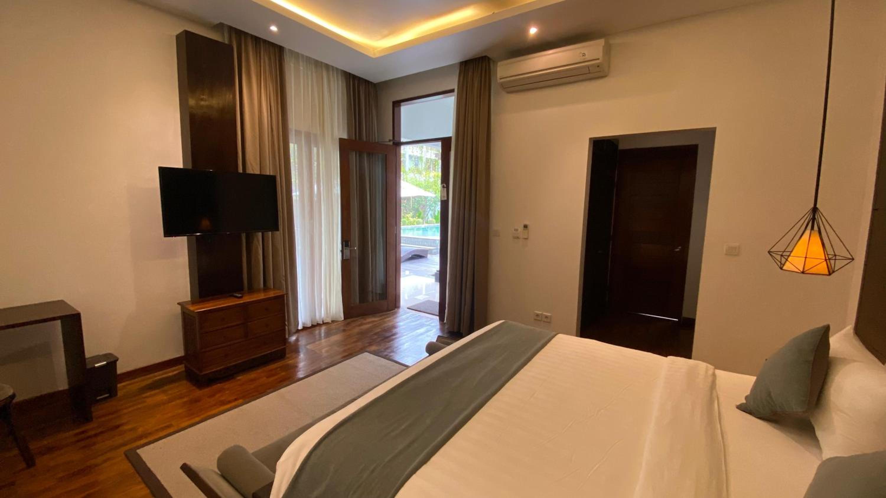 Standard Double Room with Pool View