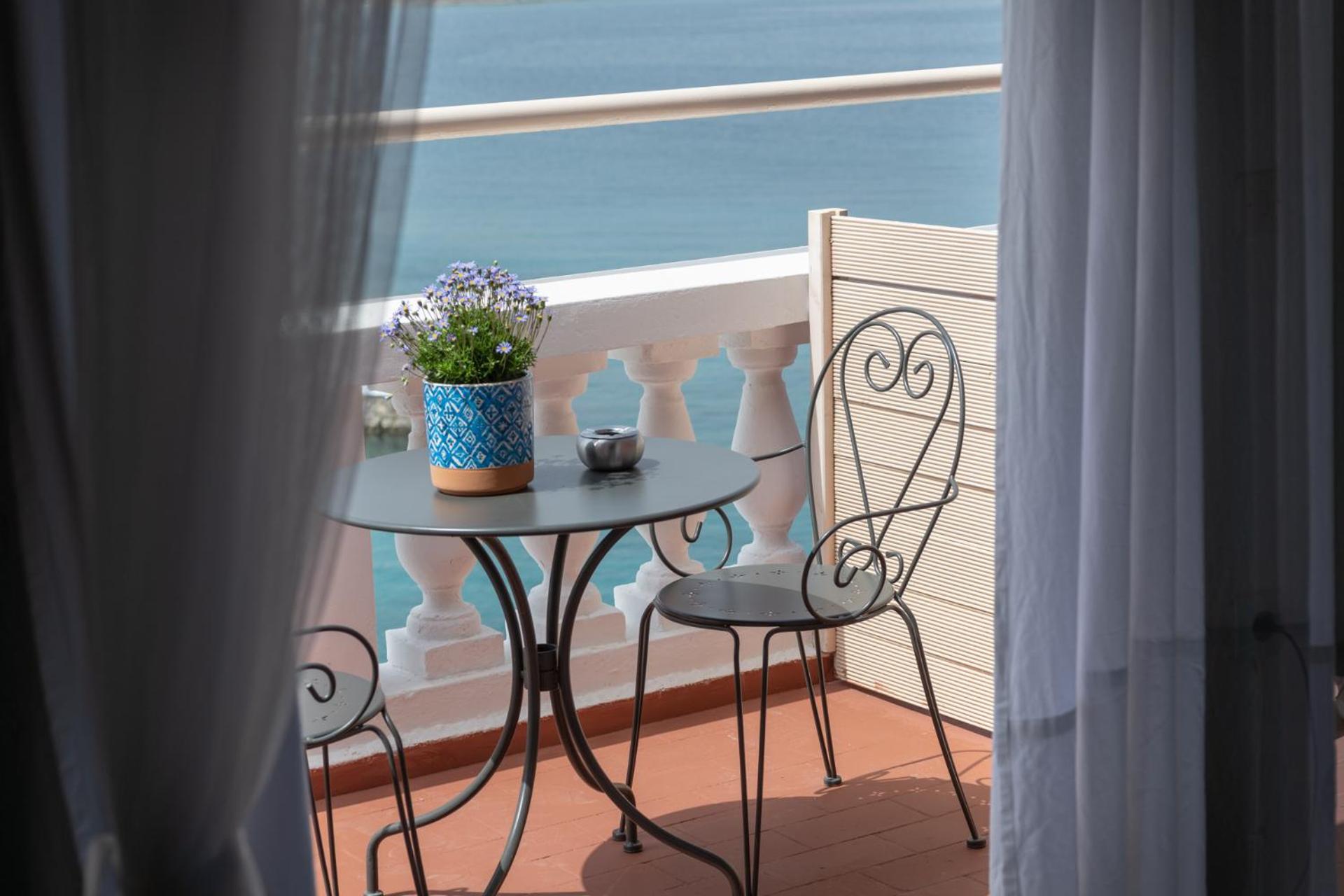 Honeymoon Suite Sea Front