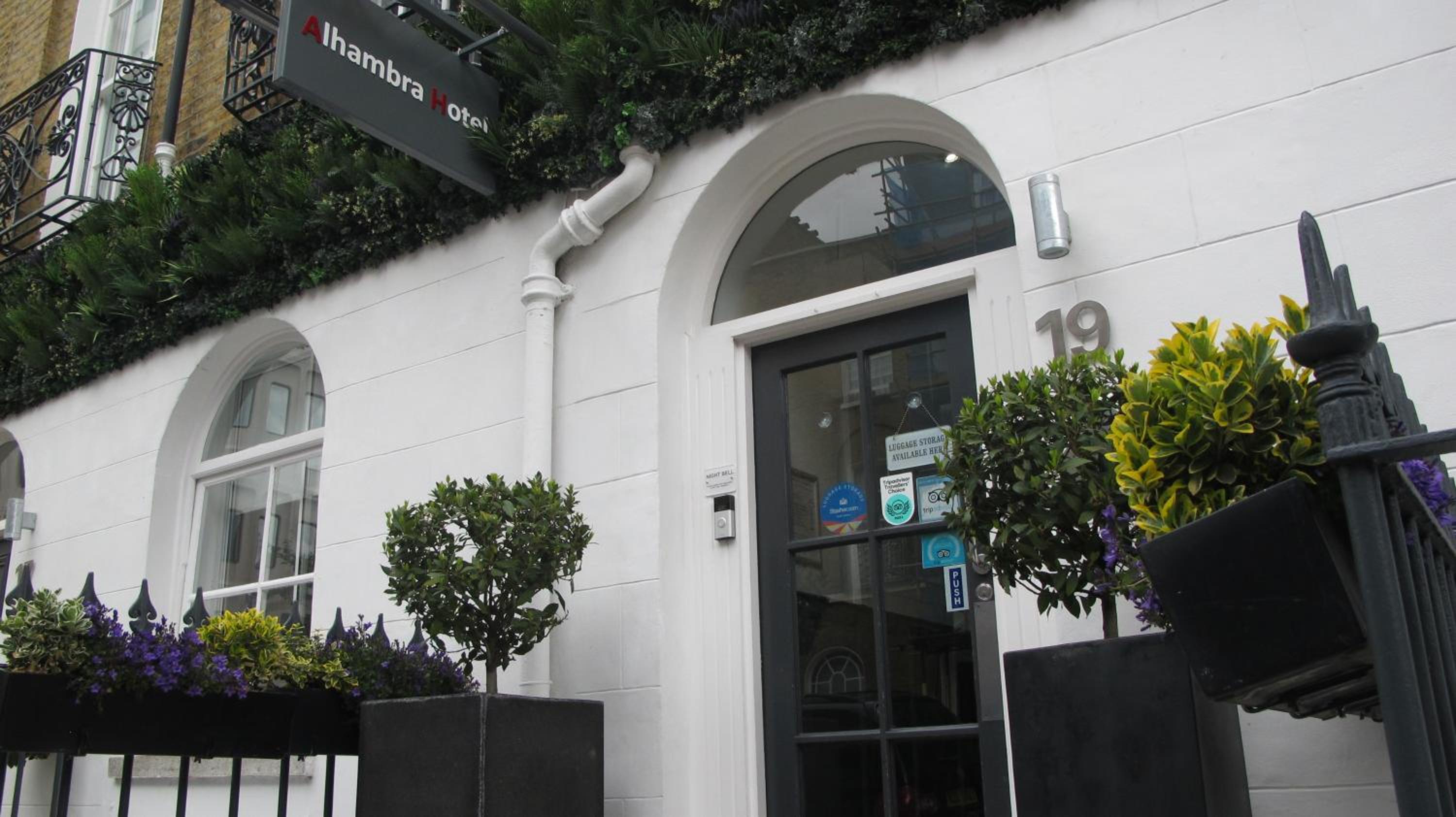 Single Room with Shared Bathroom