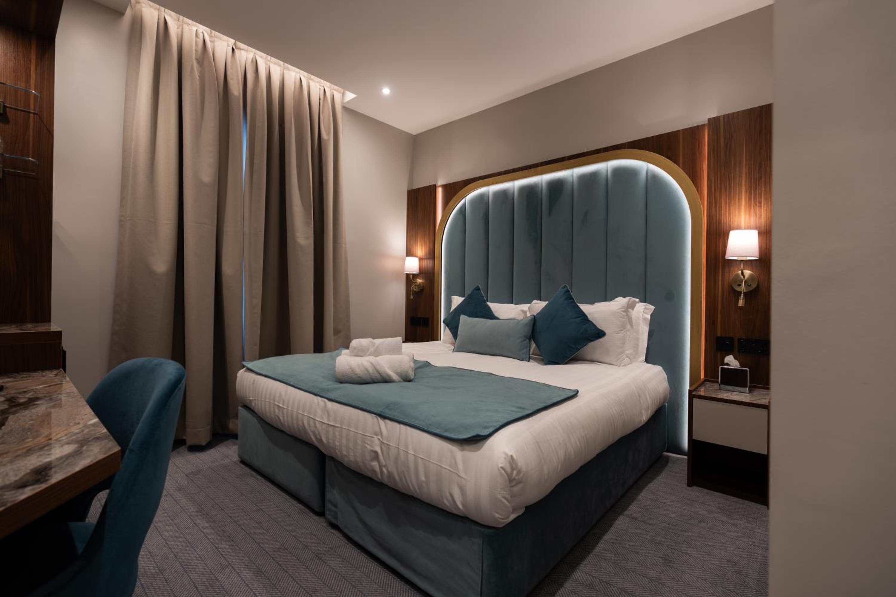 Deluxe Double or Twin Room