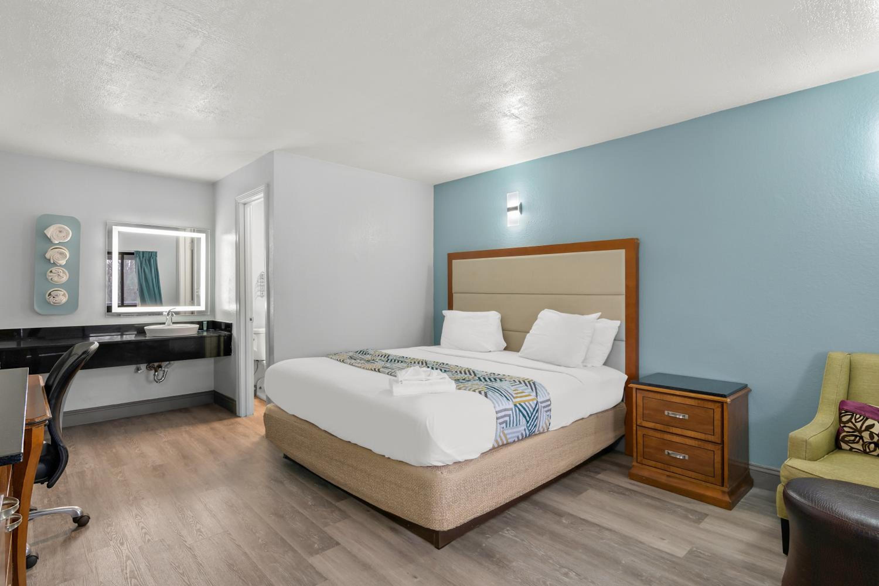 1 King Bed Accessible Non Smoking