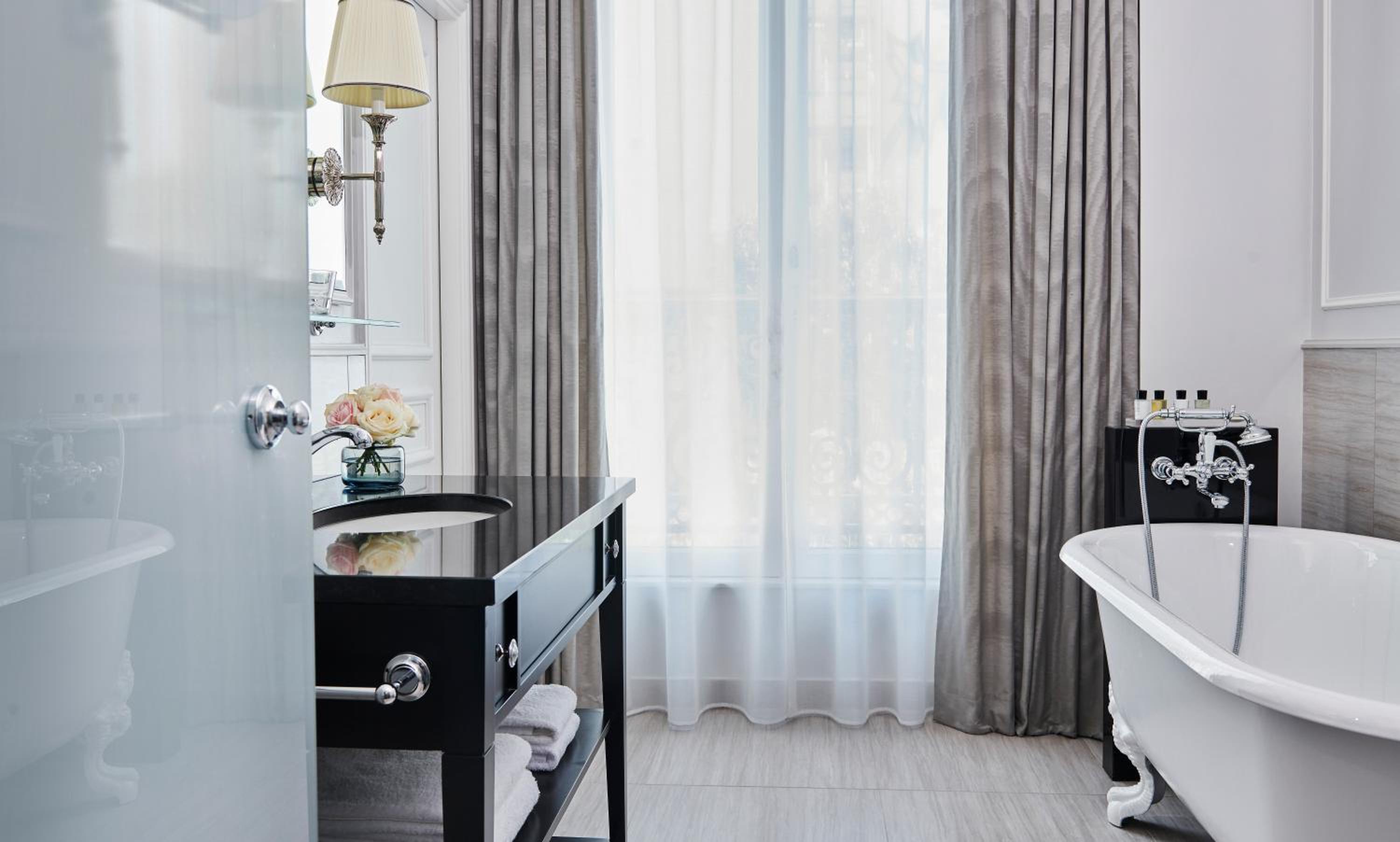 Junior King Suite with Sofa Bed