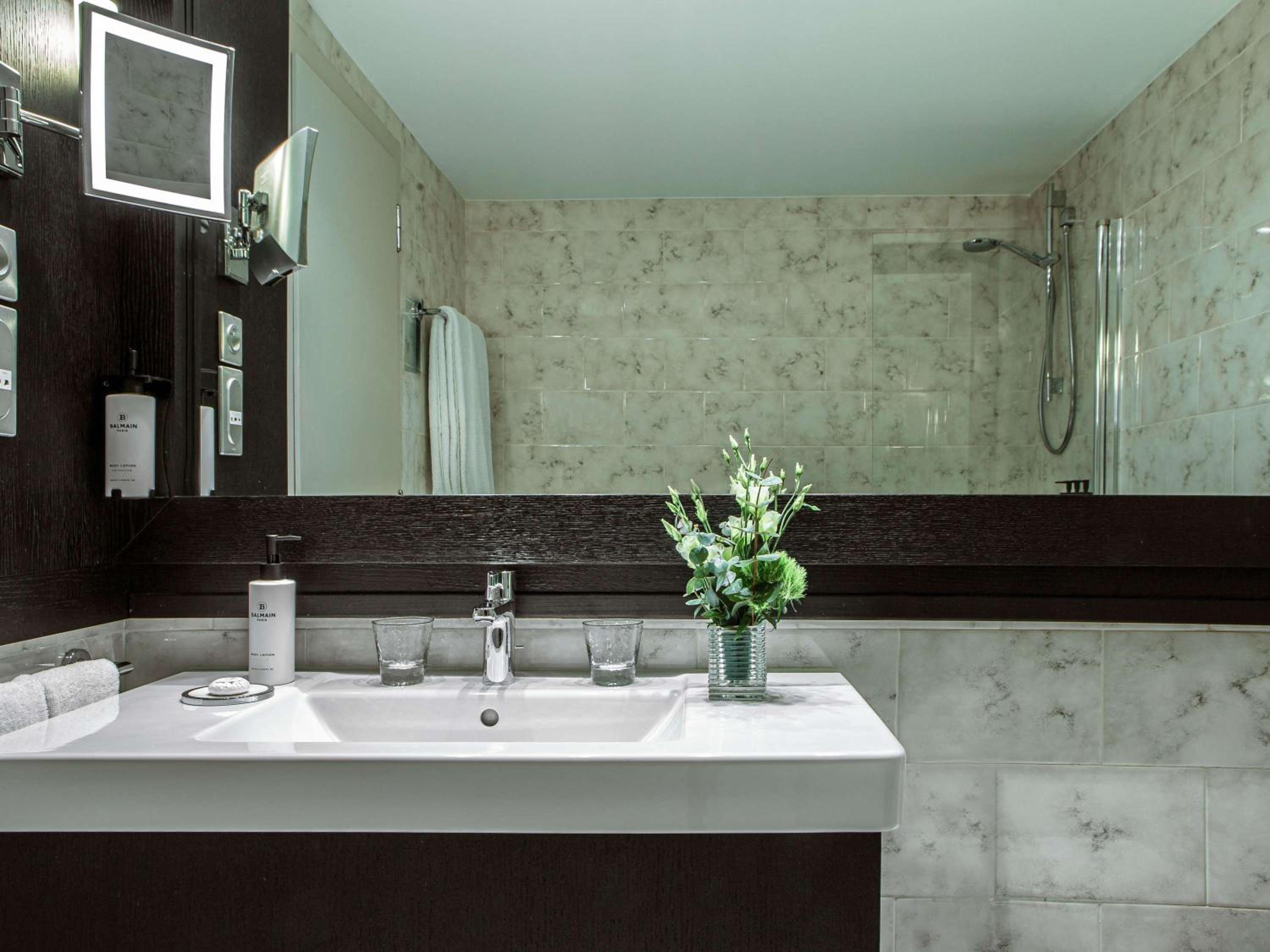 Luxury King or Twin Room with View