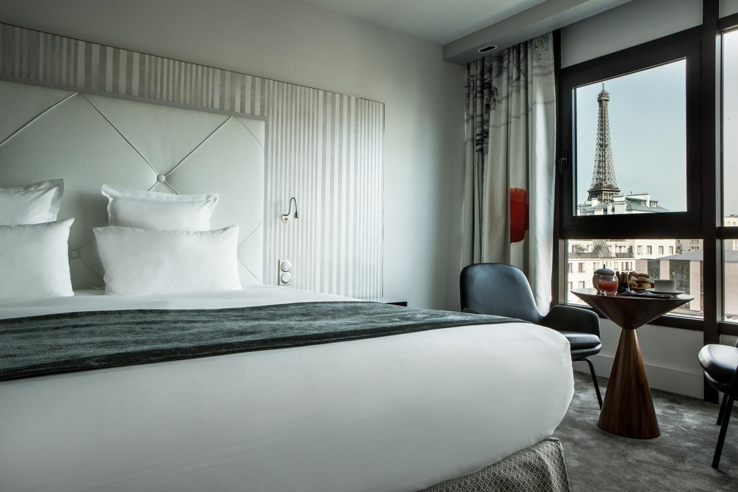 Junior Suite with Eiffel Tower View