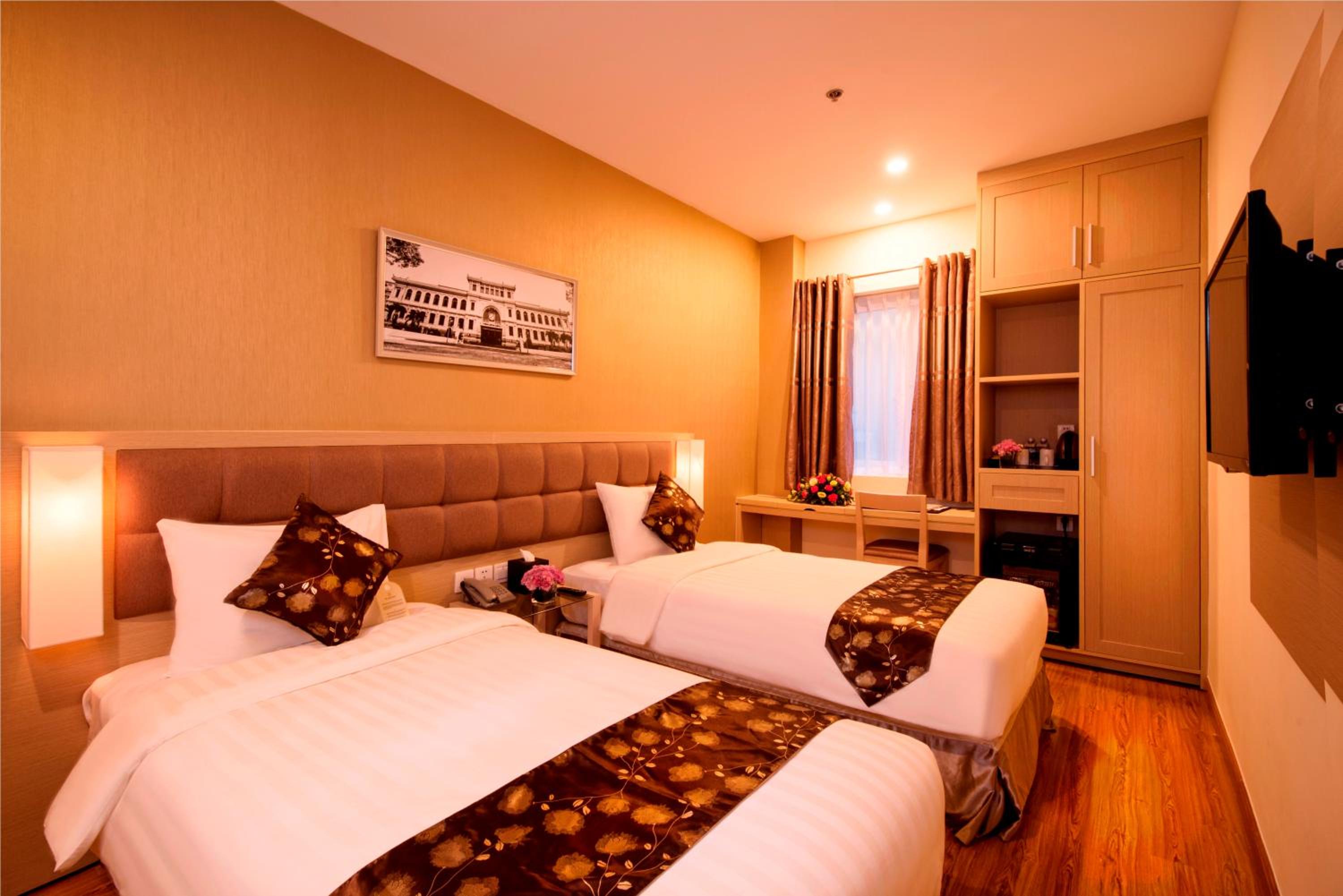 Deluxe Twin Room With Window (Joinable into King Bed)