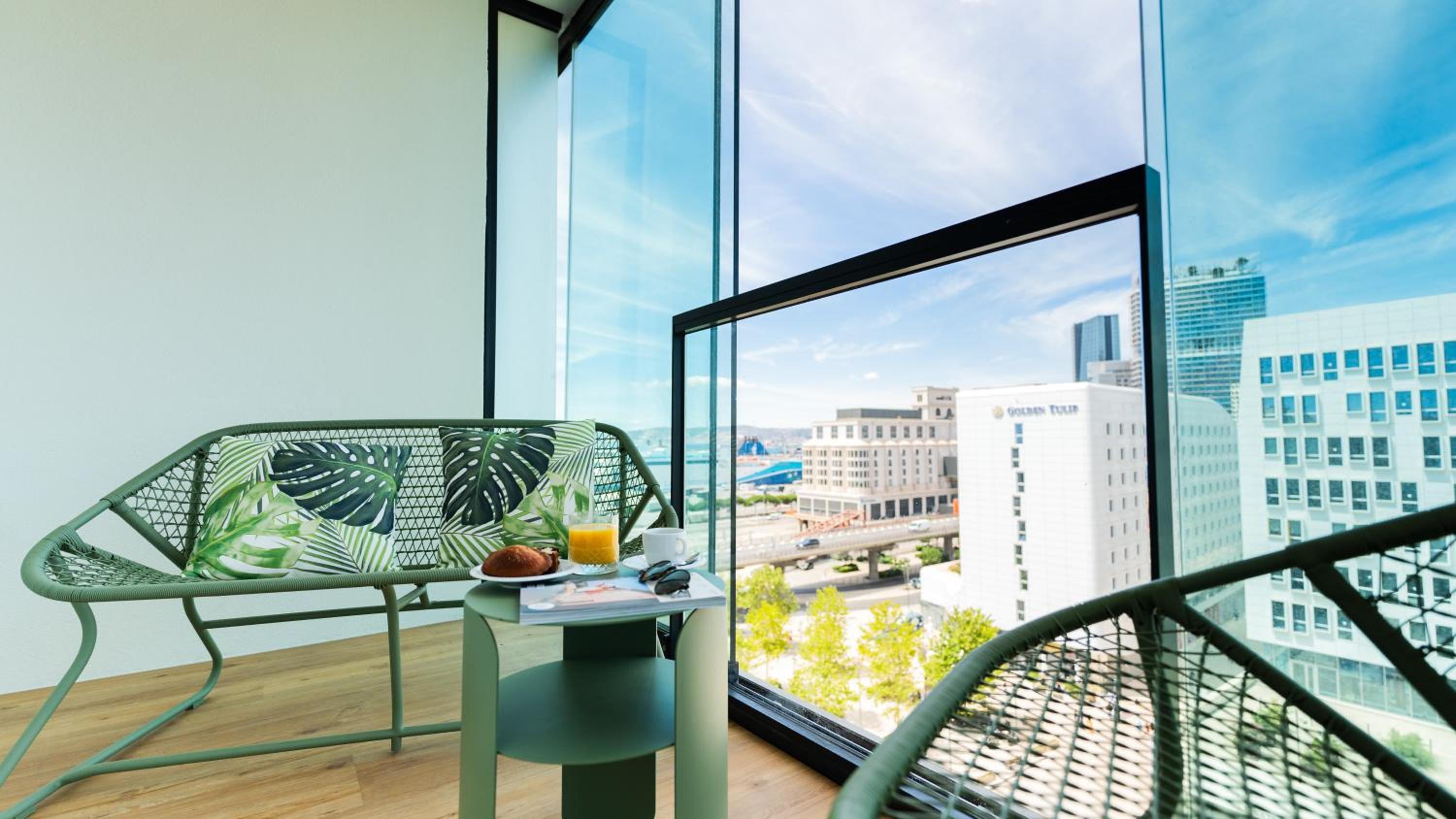 Superior Queen Suite with Balcony