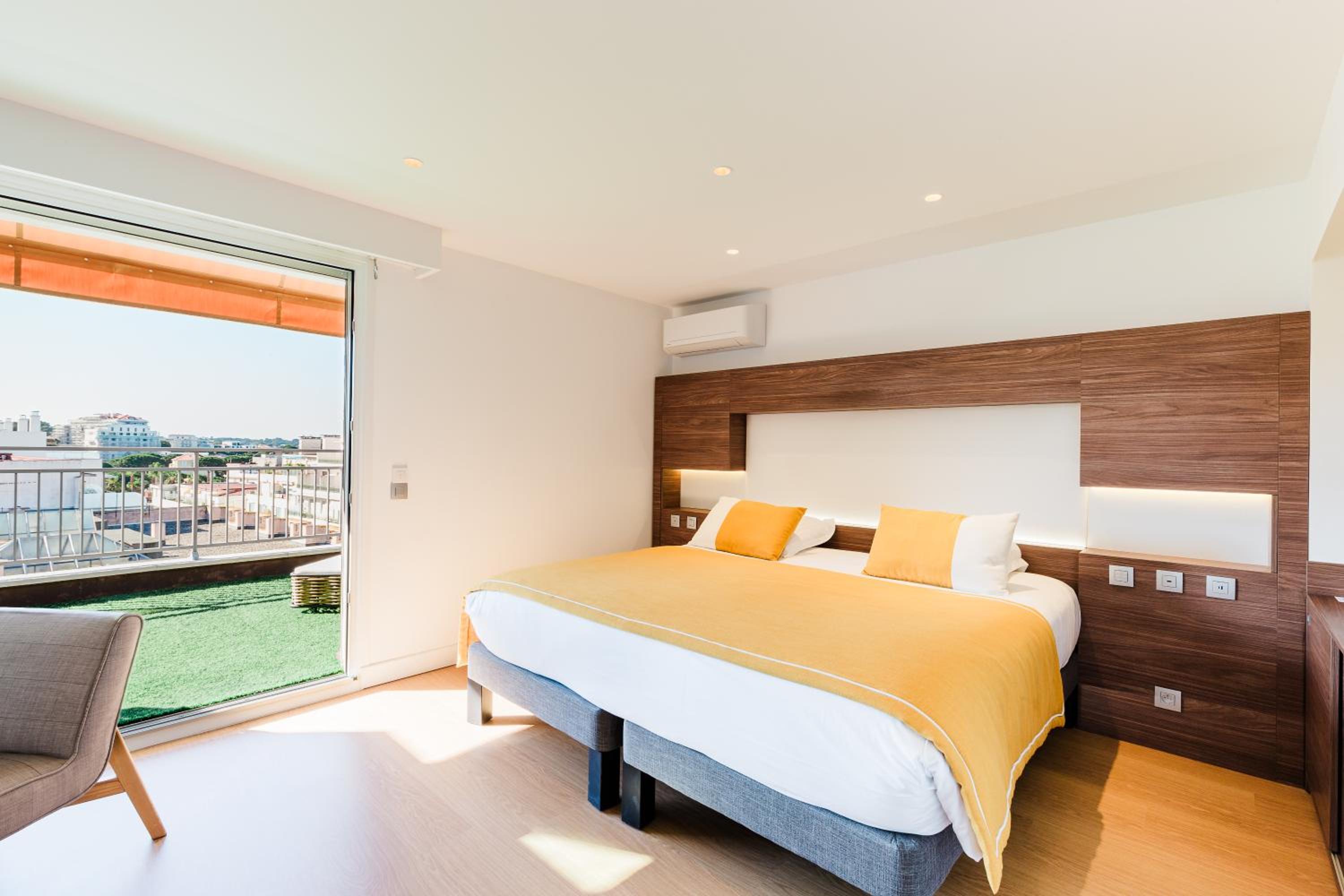 Junior Suite with City View