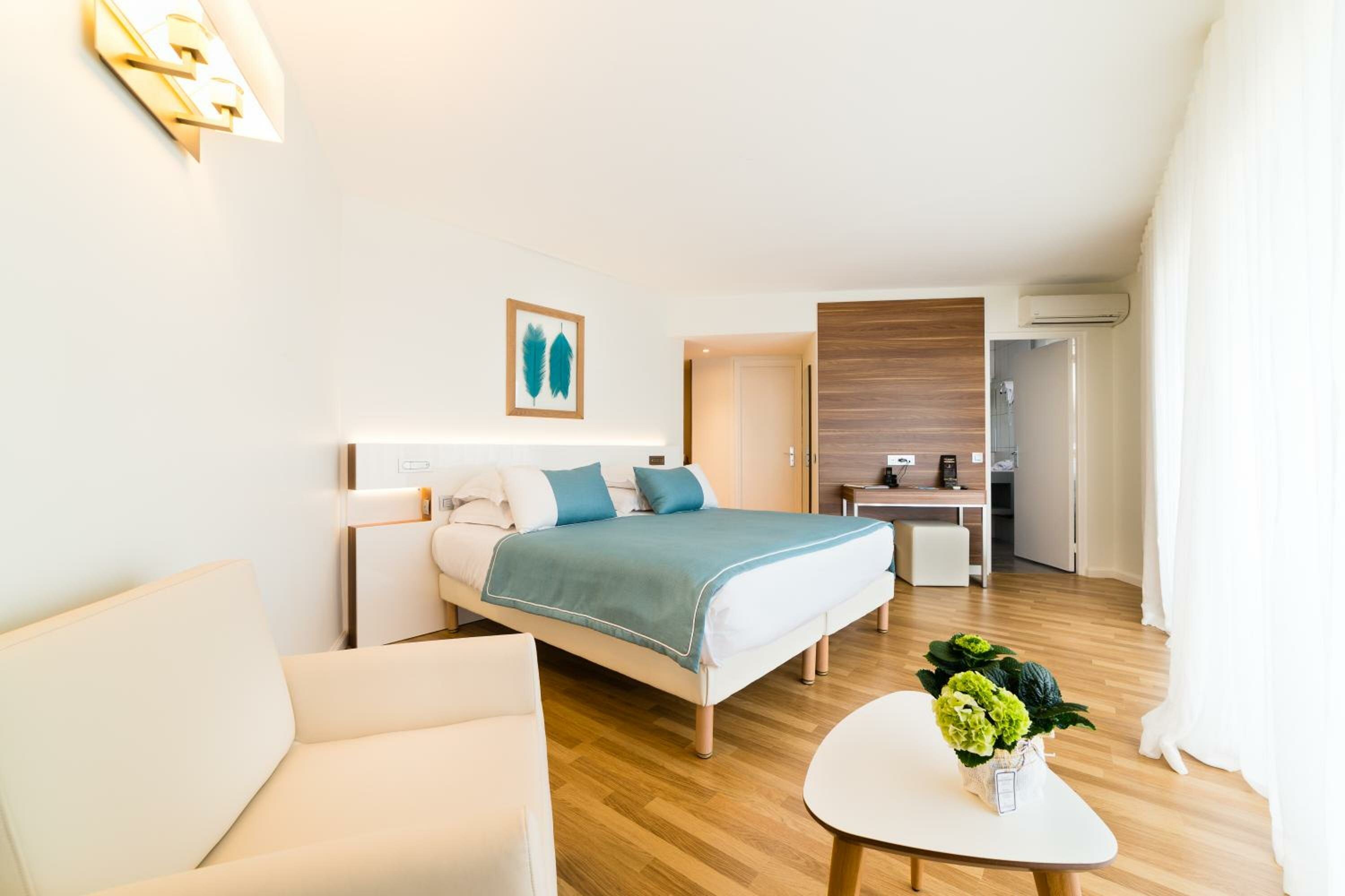 Deluxe Room with Sea View