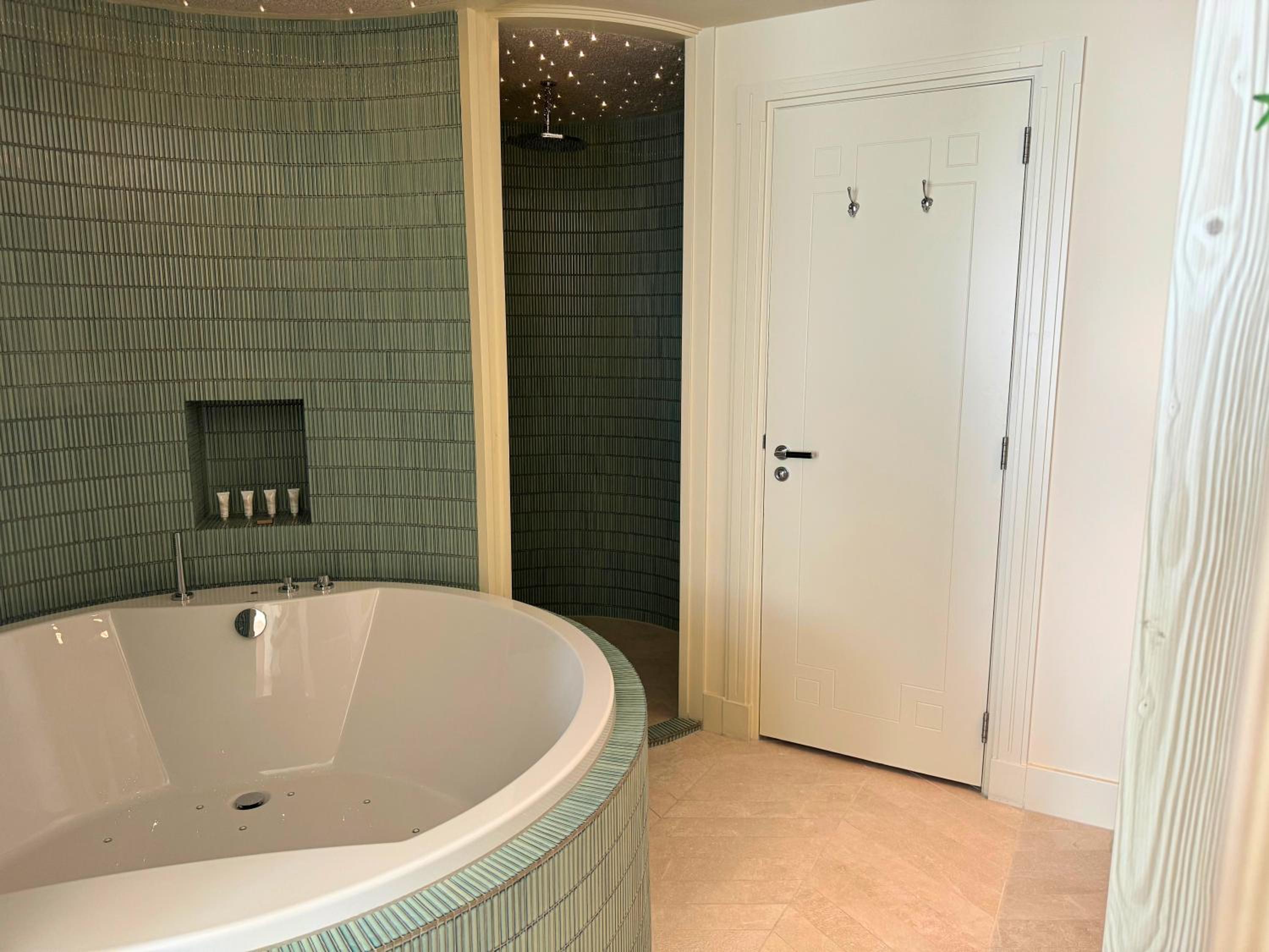 Suite with Spa Bath