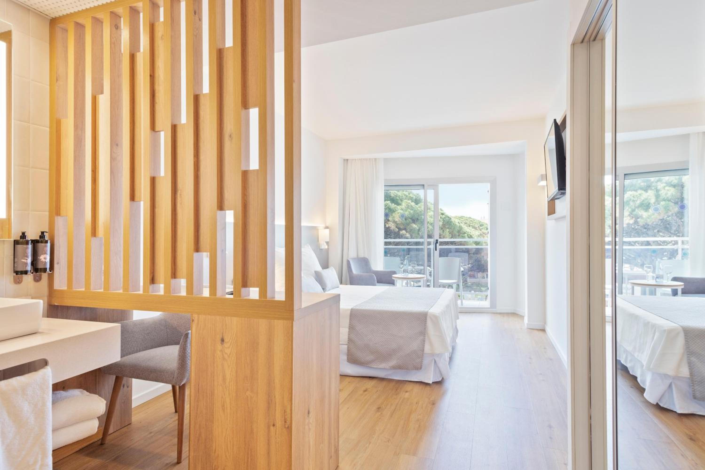 Standard Double Room (2 Adults)