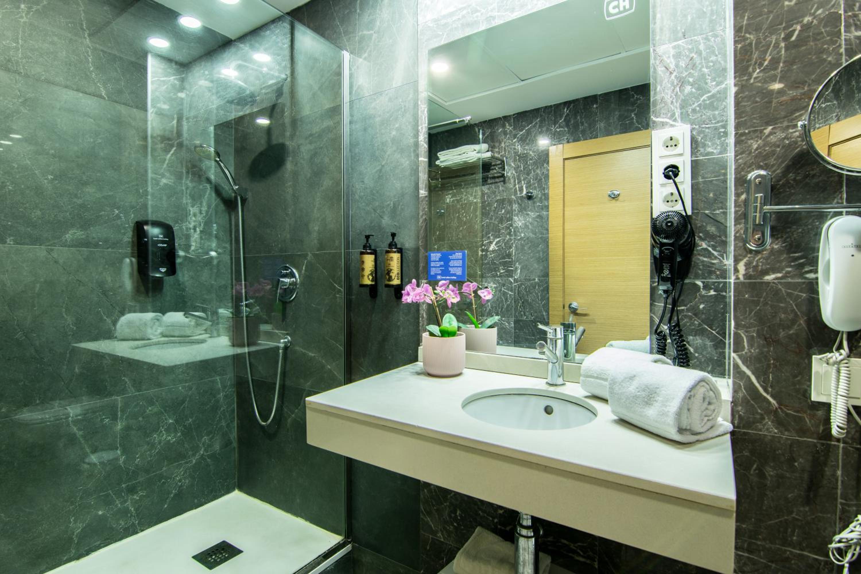 Deluxe Room with Side Sea View (2 Adults + 1 Child)