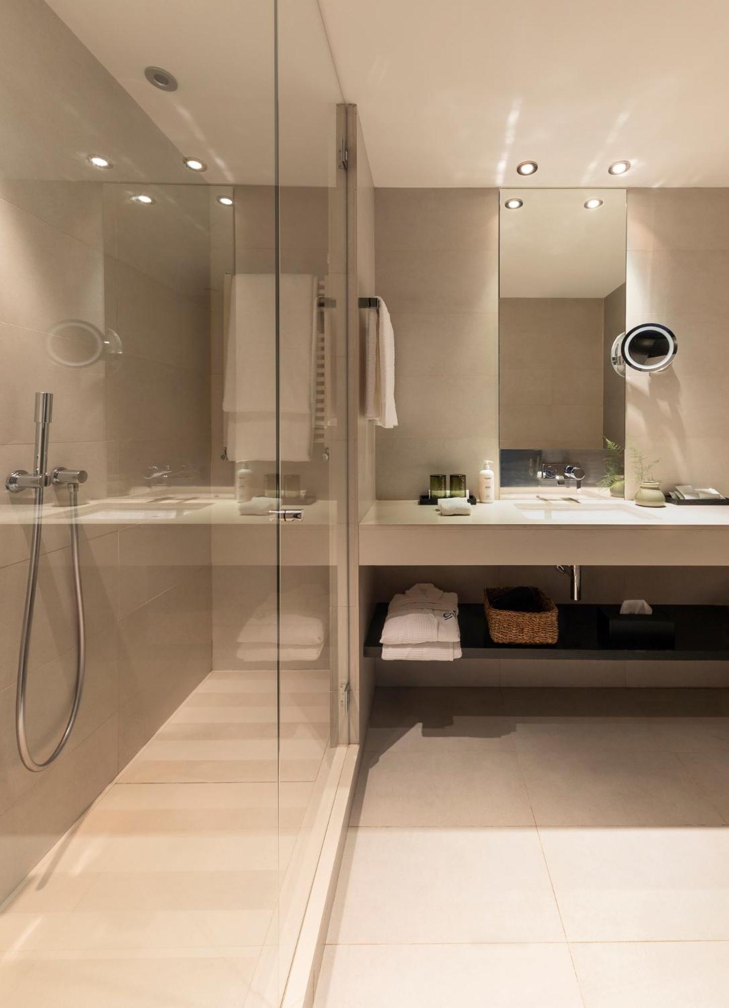 Small Room with Interior Terrace