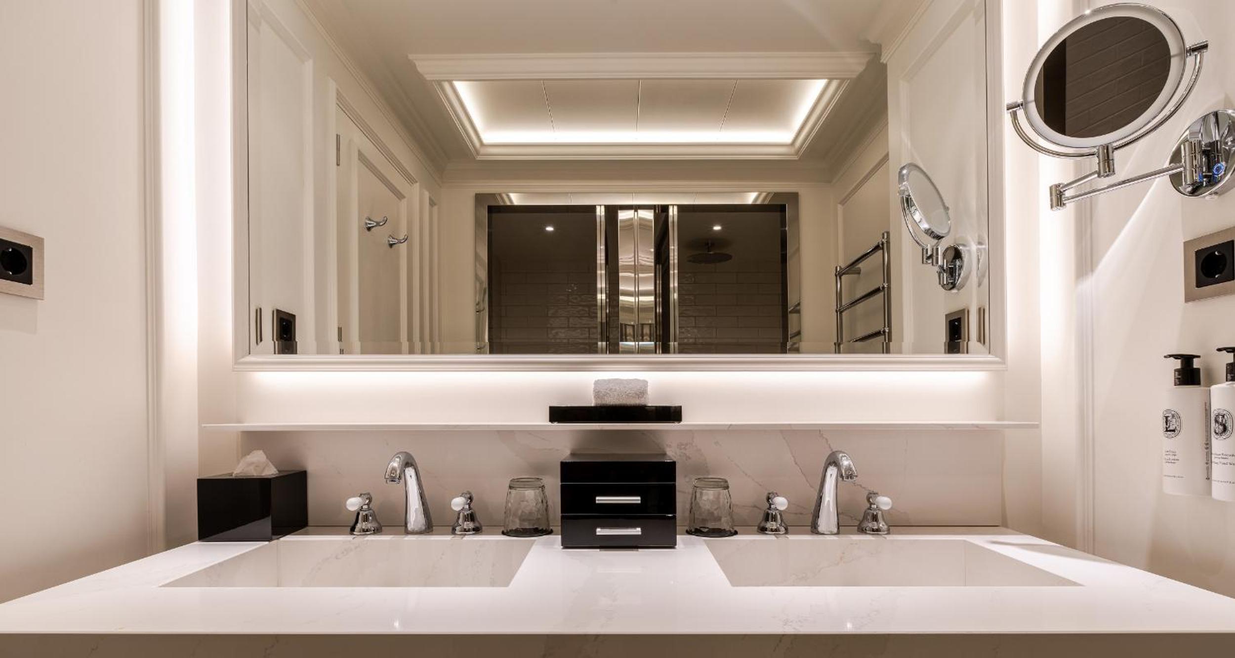 Luxury Double Room with Balcony and Garden View