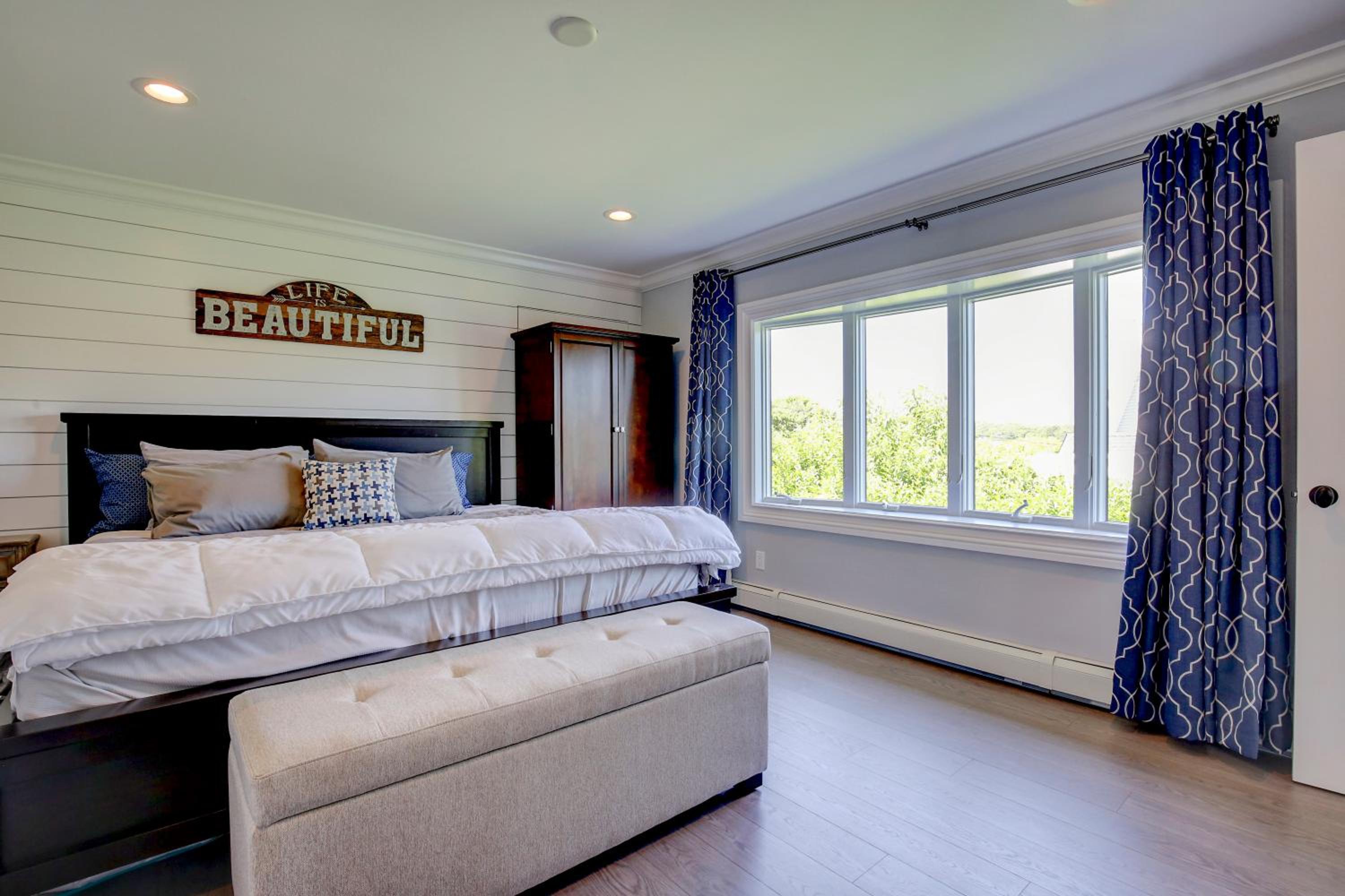 Suite with Lake View