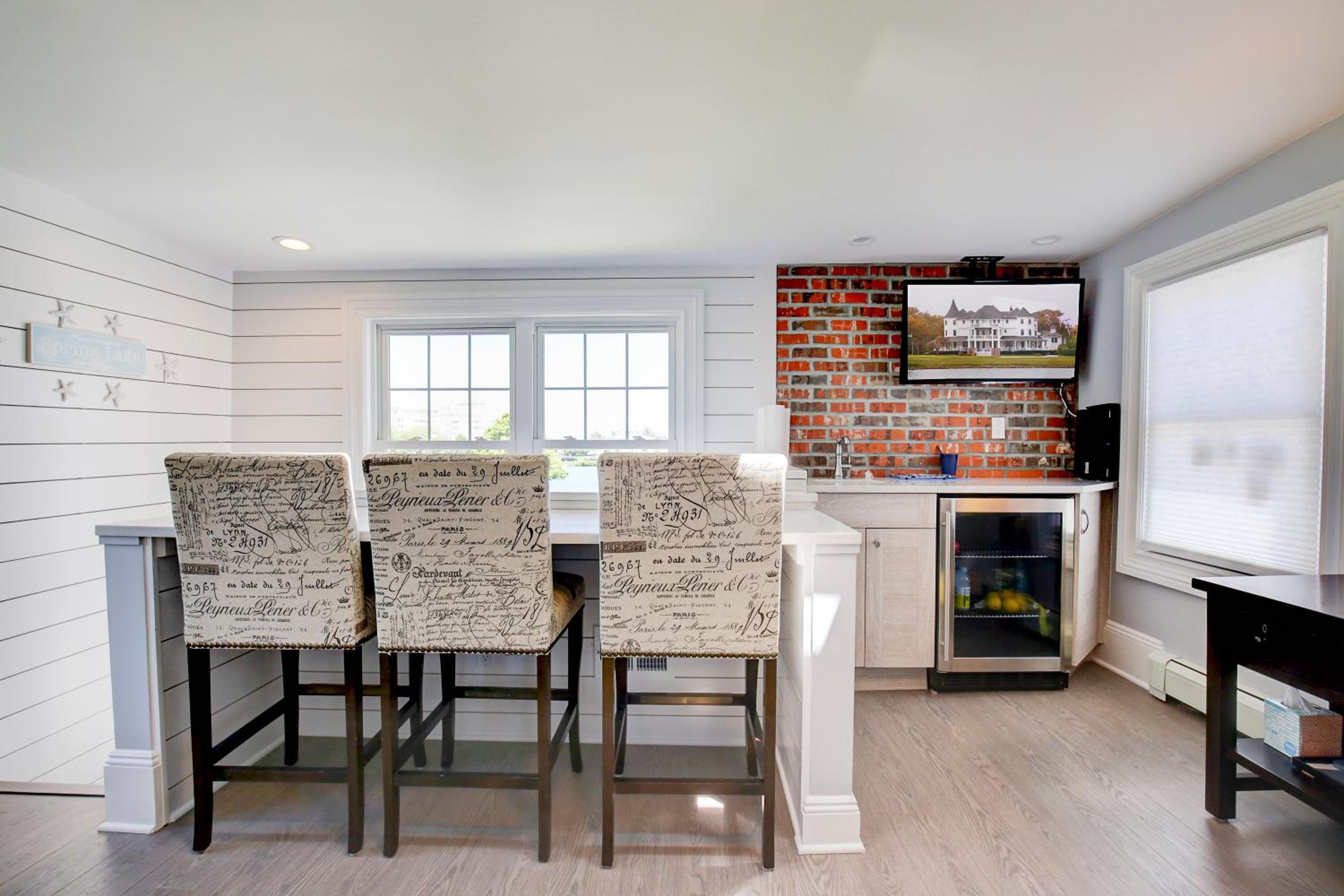 Suite with Lake View