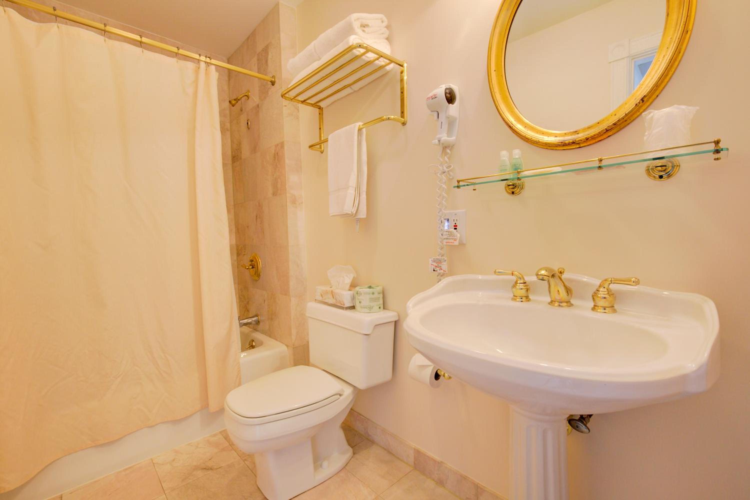 Suite with Lake View