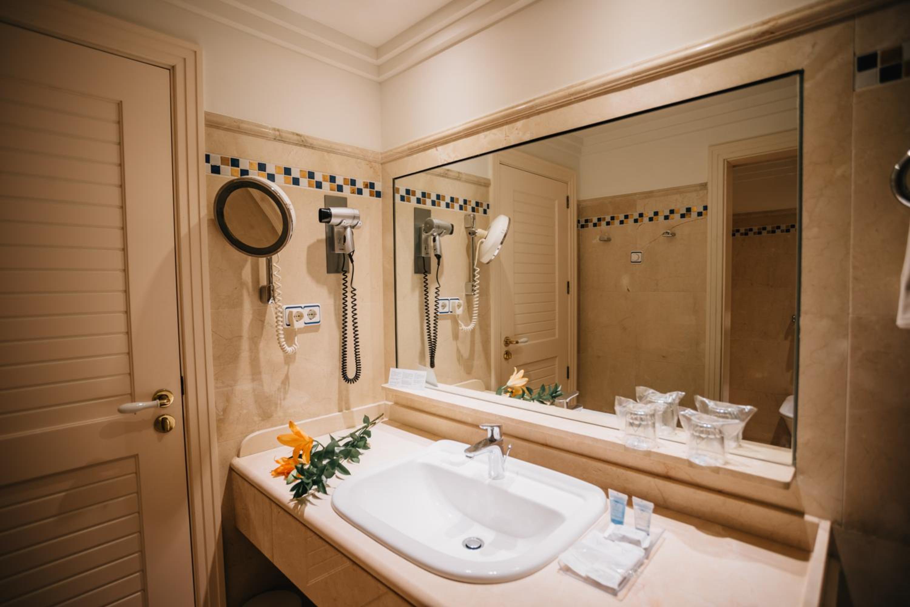 Double or Twin Room with Front Sea View