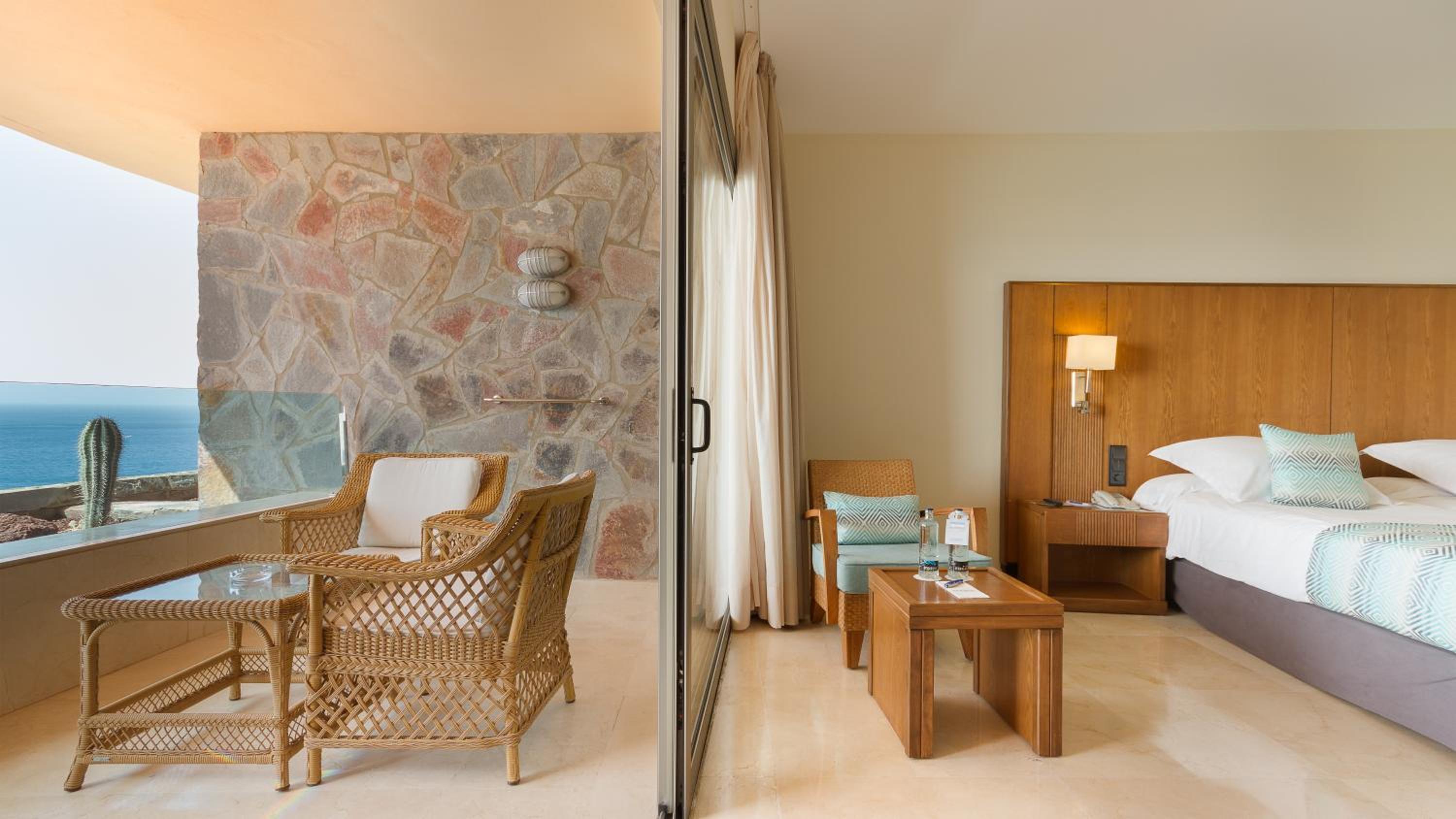  Twin Room with Sea View for Single Use (1 Adult)