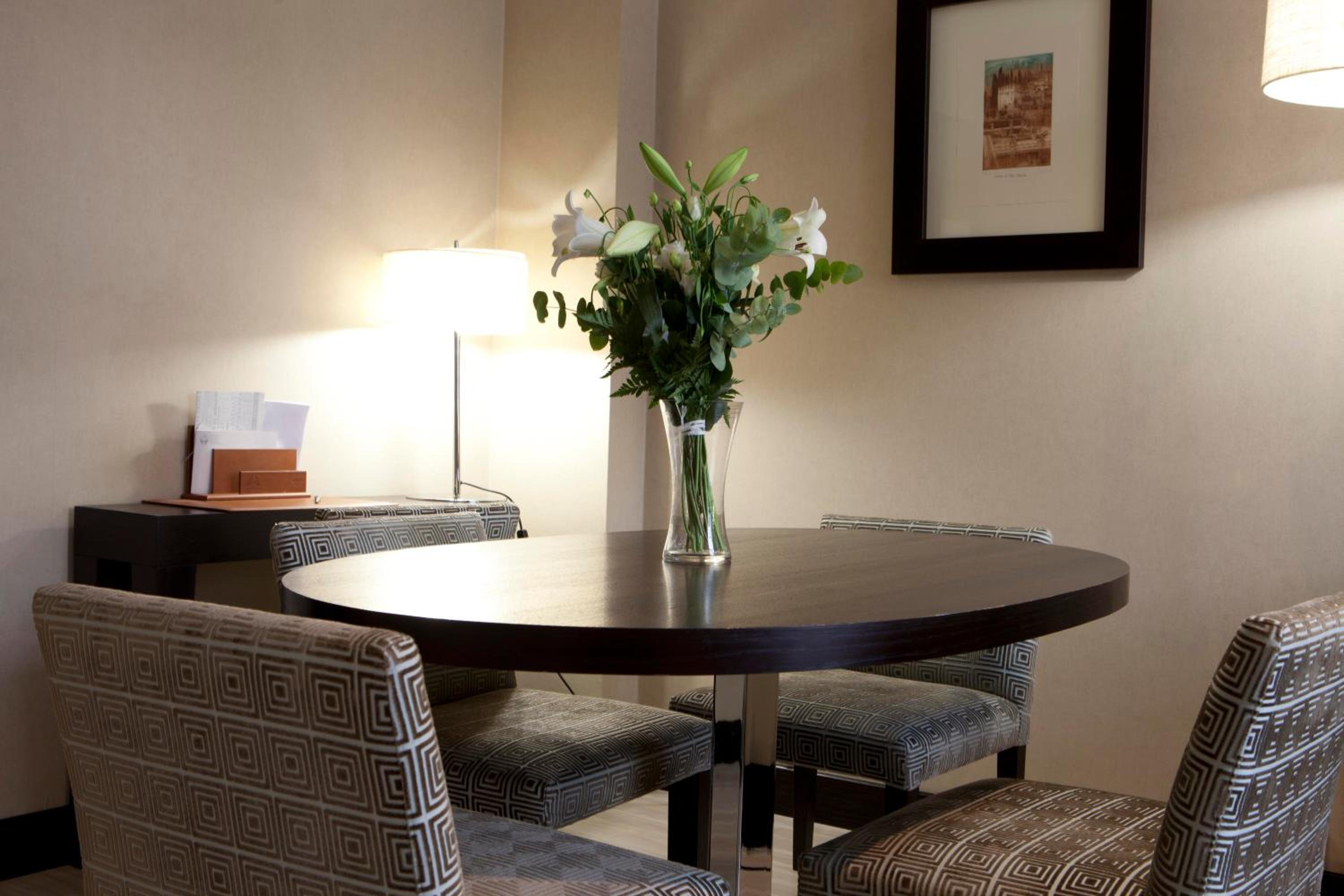 Family Room (2 Adults + 2 Children)