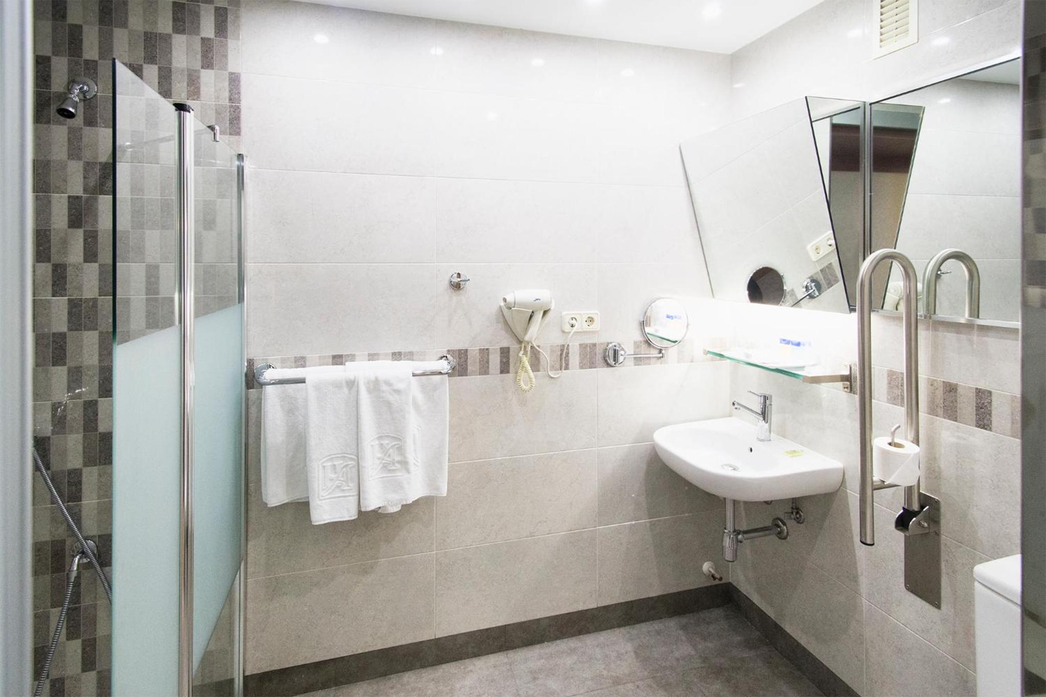 Double or Twin Room with Parking