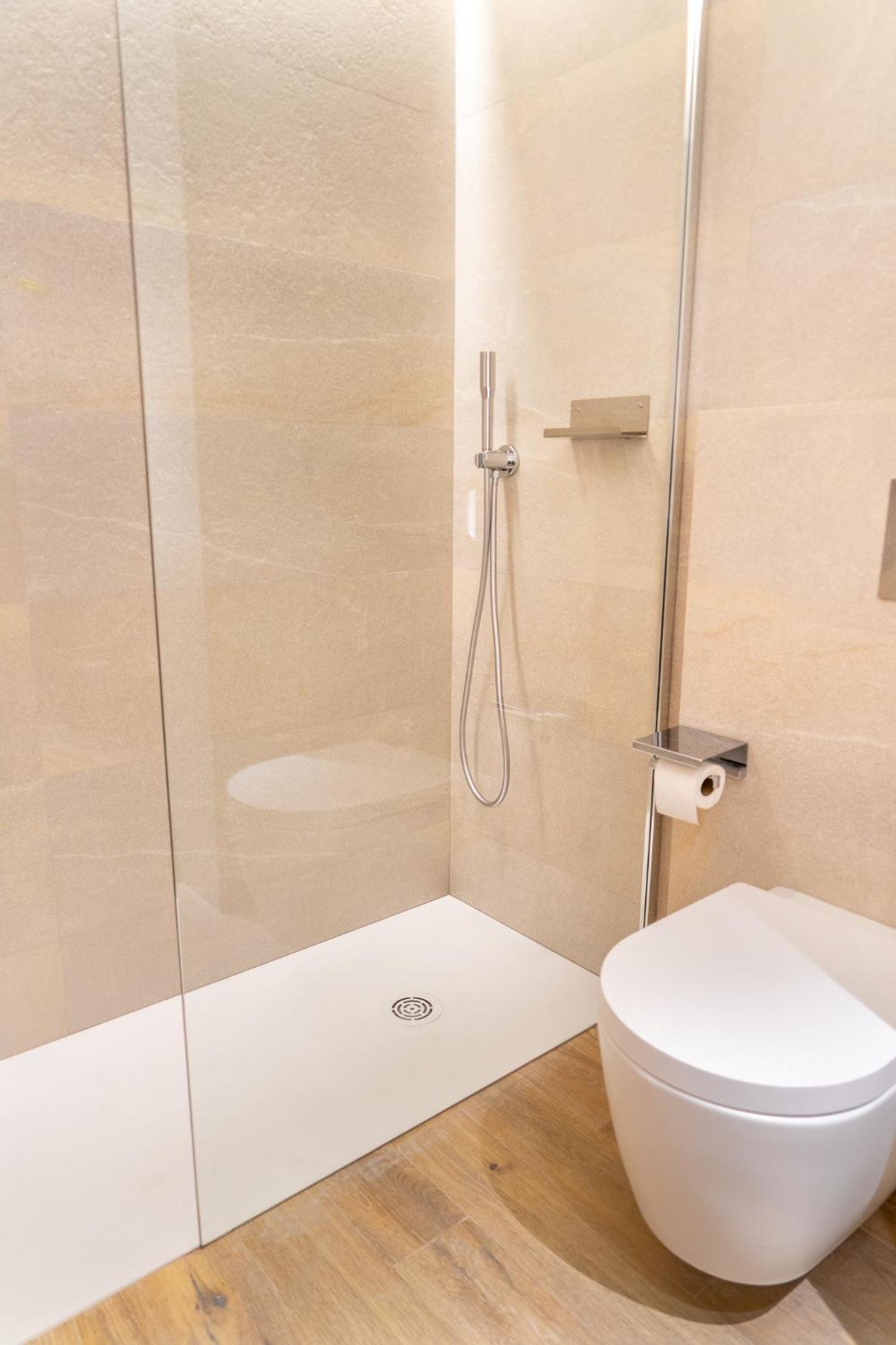 Double or Twin Room (1 or 2 adults)