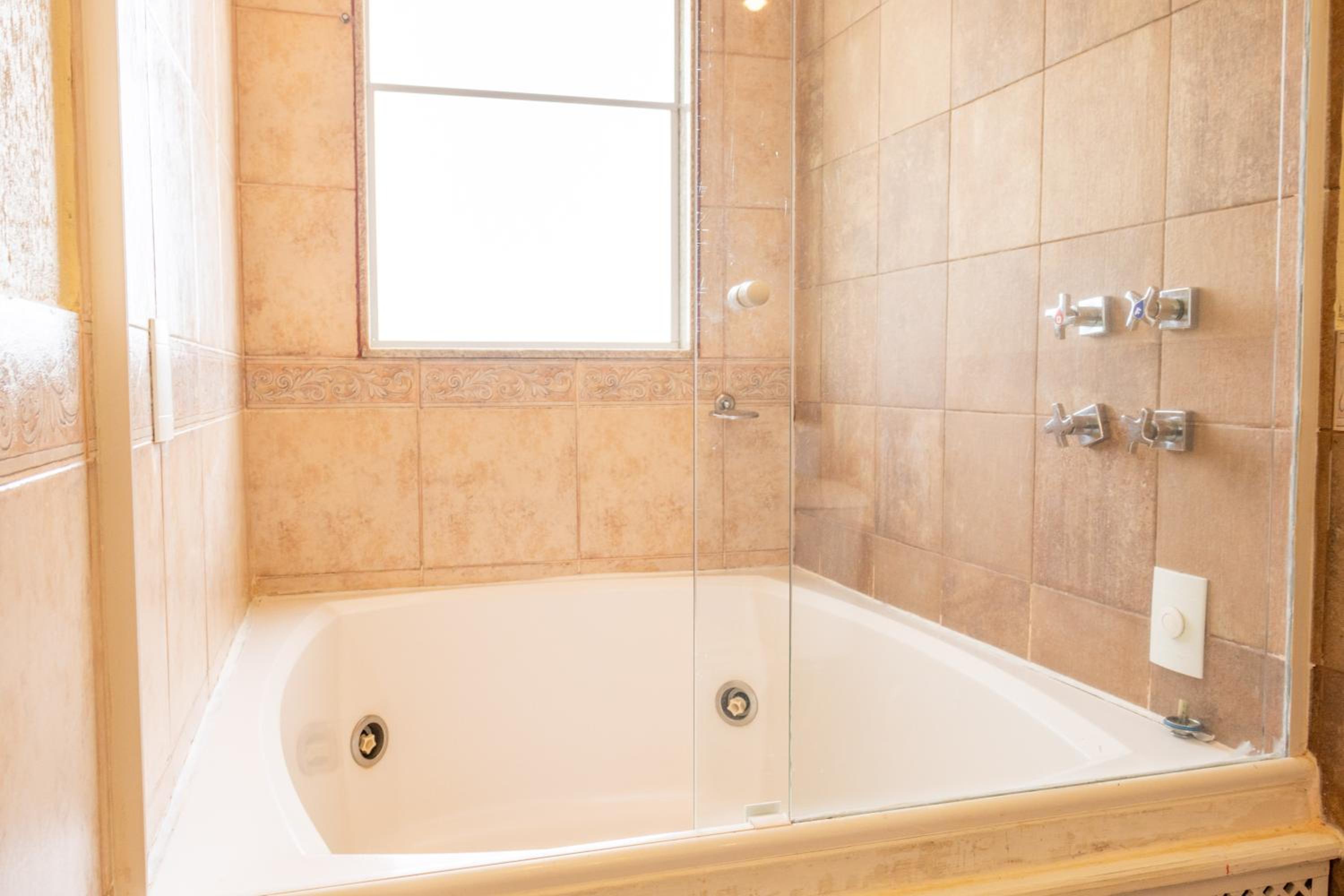 Deluxe Suite with Spa Bath