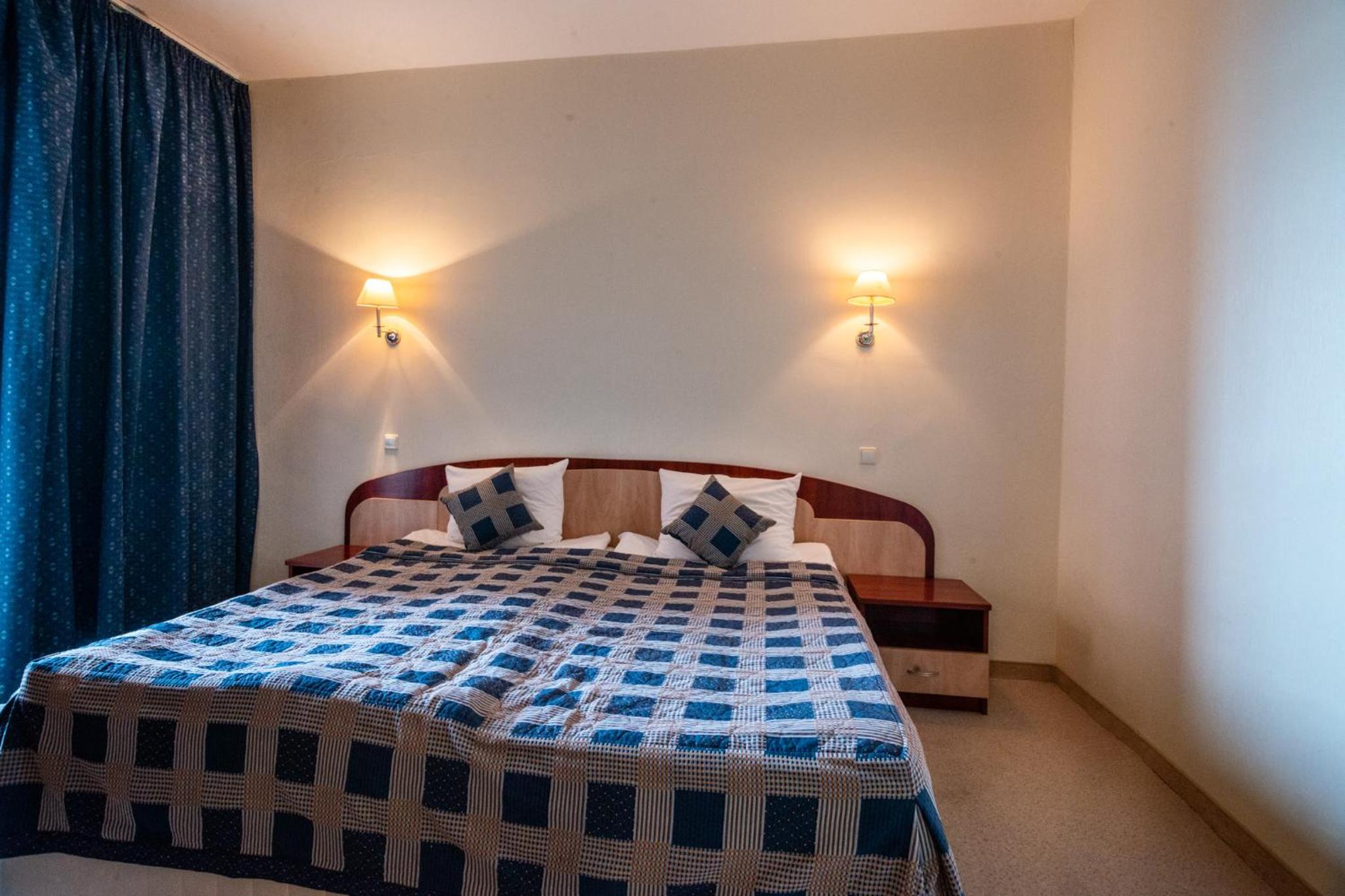One-Bedroom Apartment (2 Adults + 2 Children)