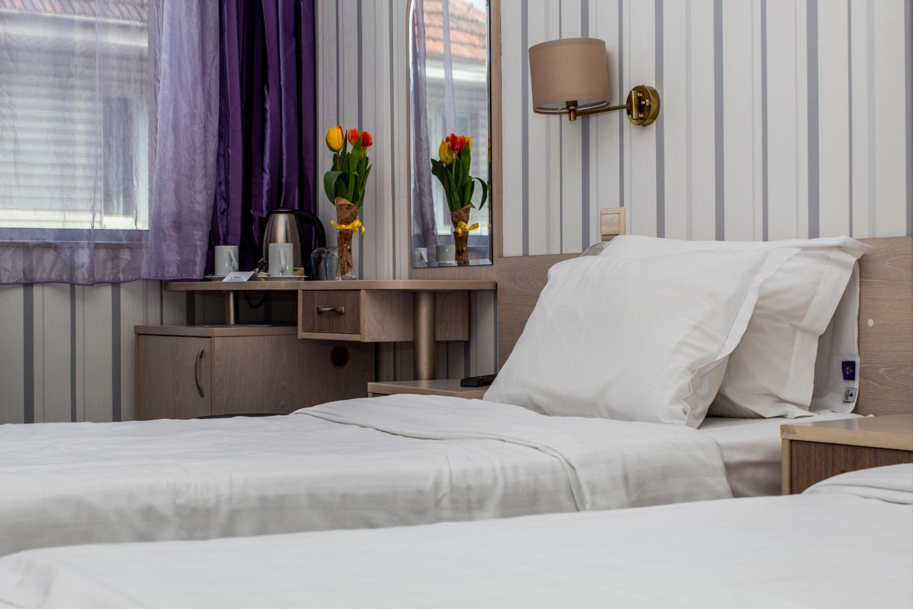 Double Room with Two Single Beds - Non-Smoking