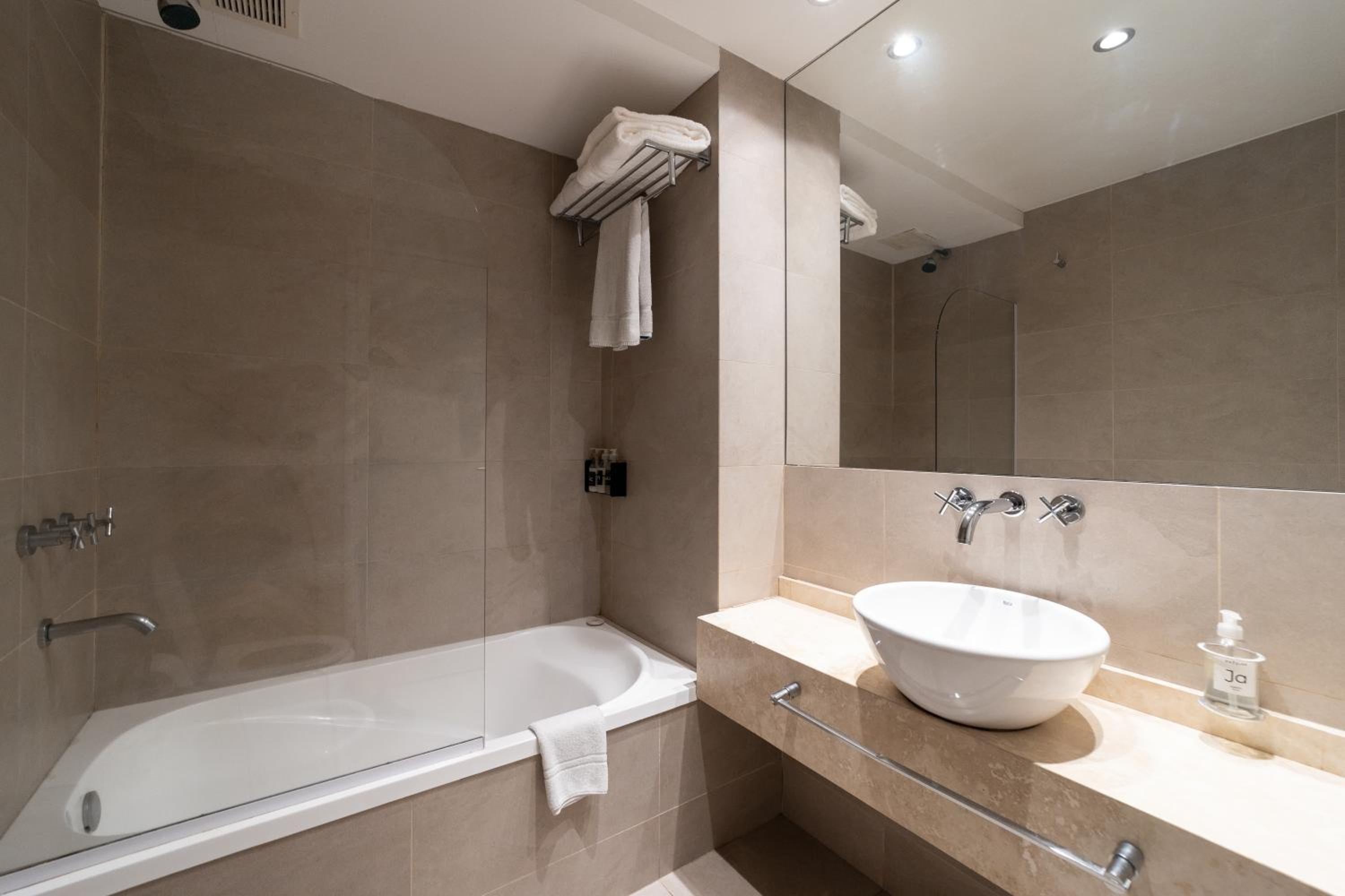 Queen Room - Non-Smoking