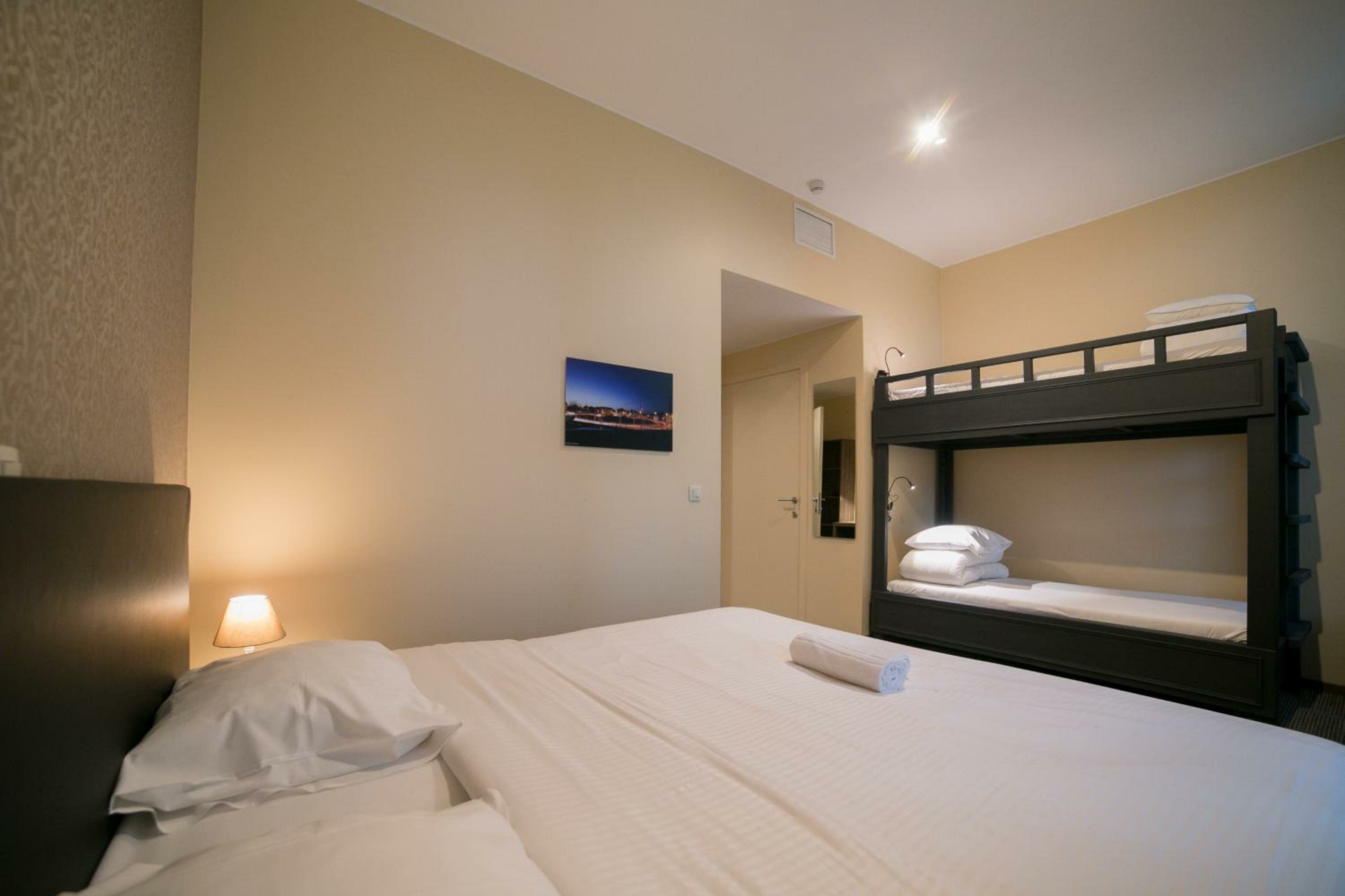 Family Room (4 Adults)