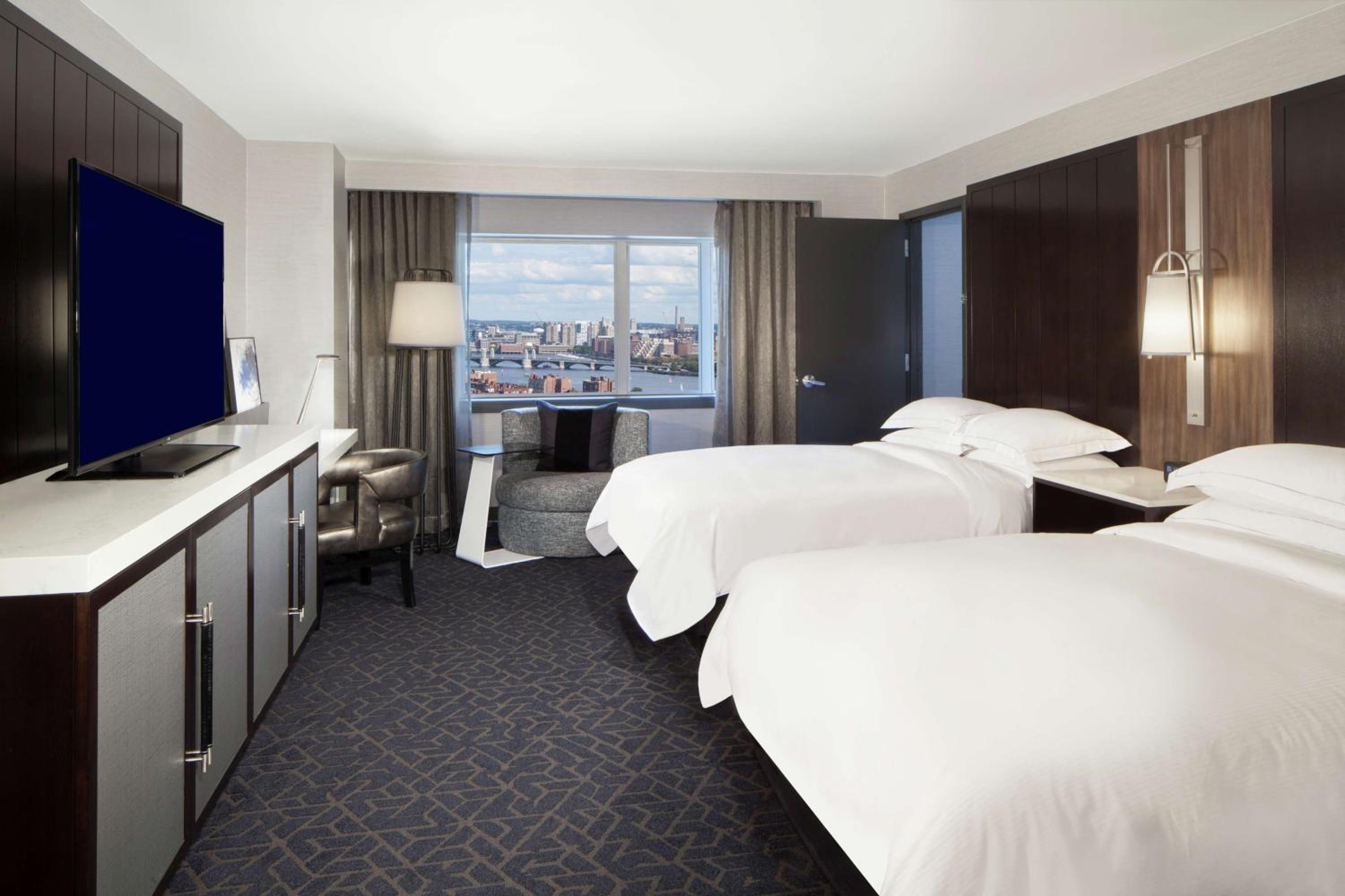 Double Room with Two Double Beds and River View - High Floor