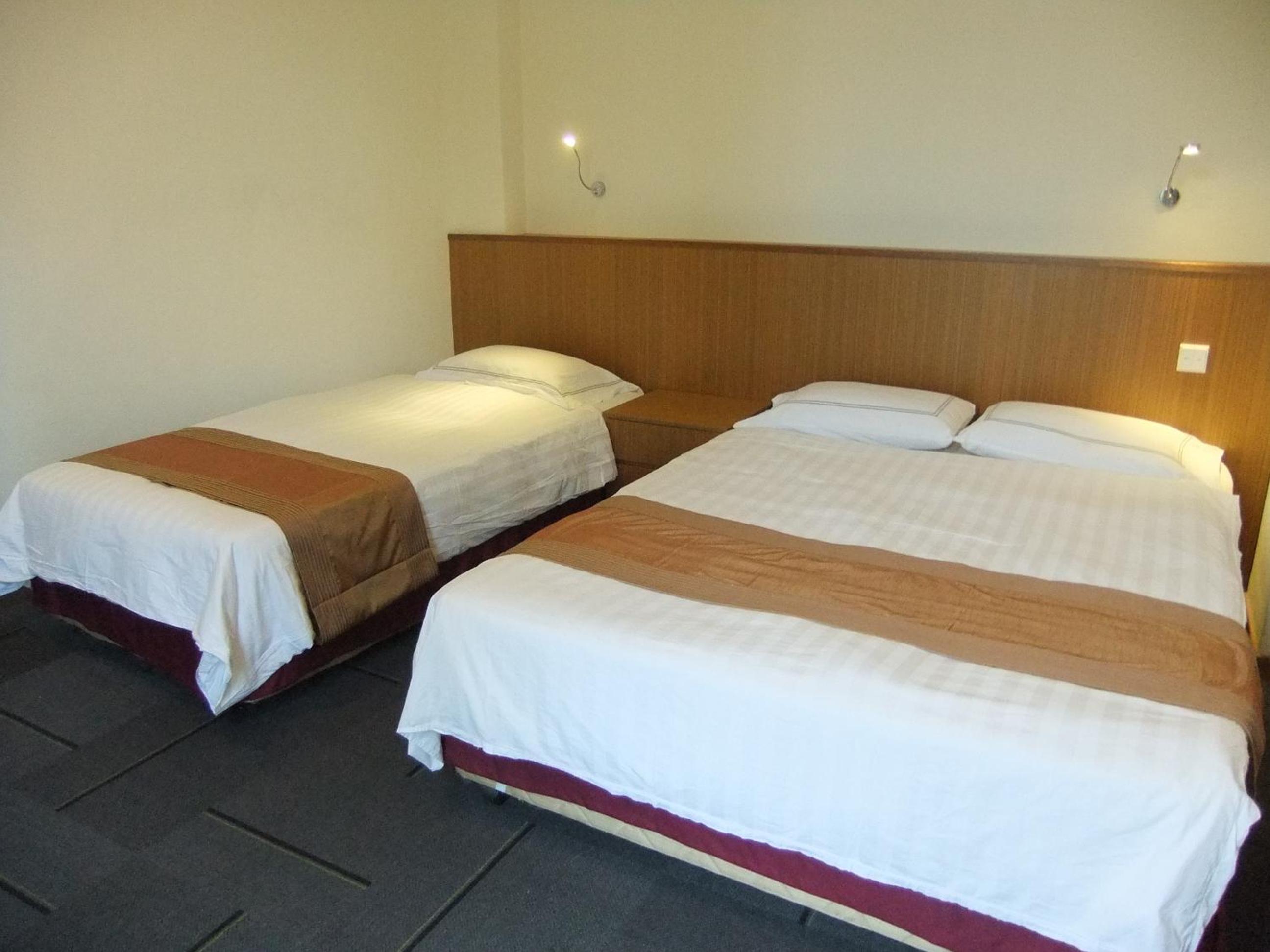 Standard Queen and Single Room