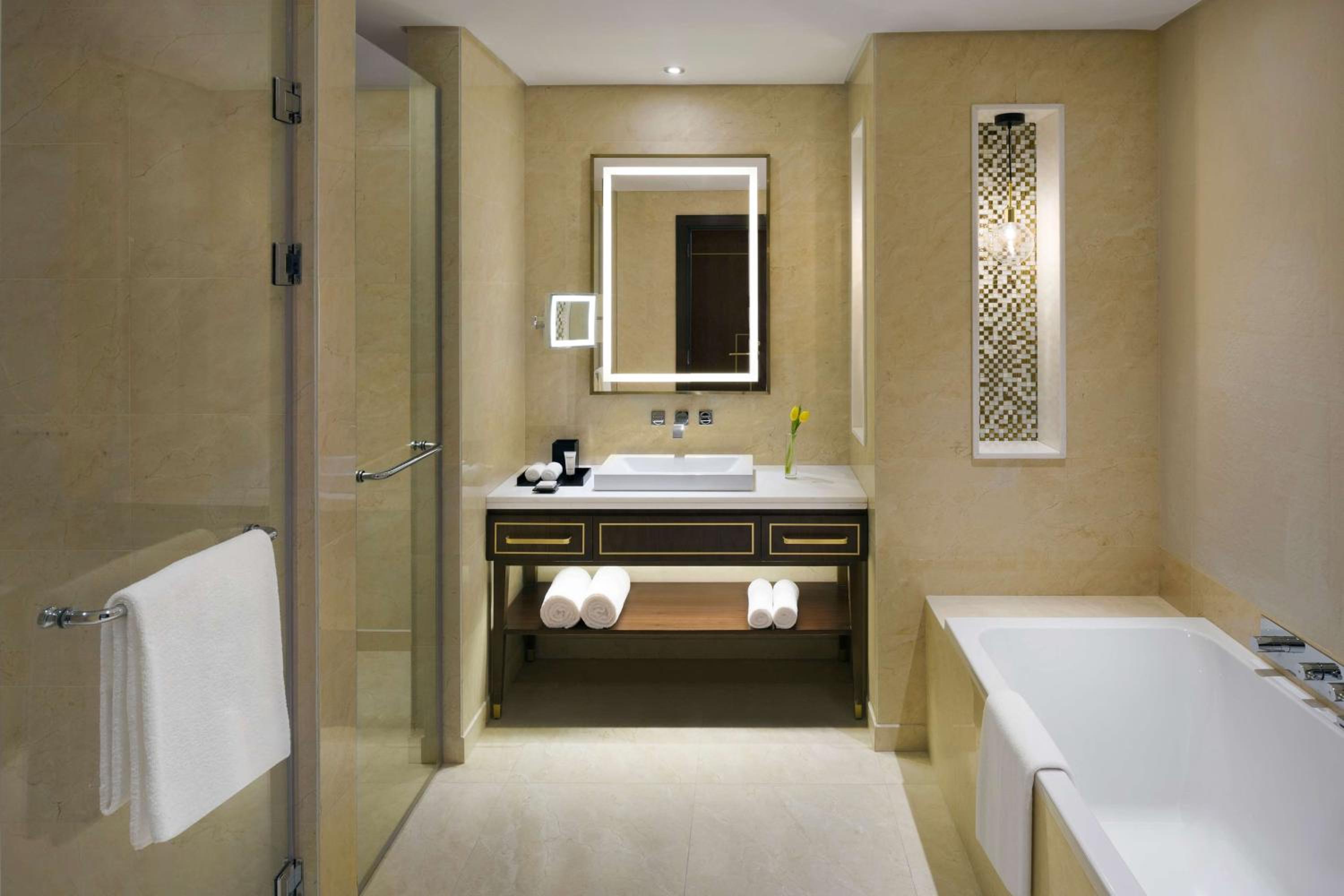 Deluxe One-Bedroom Apartment