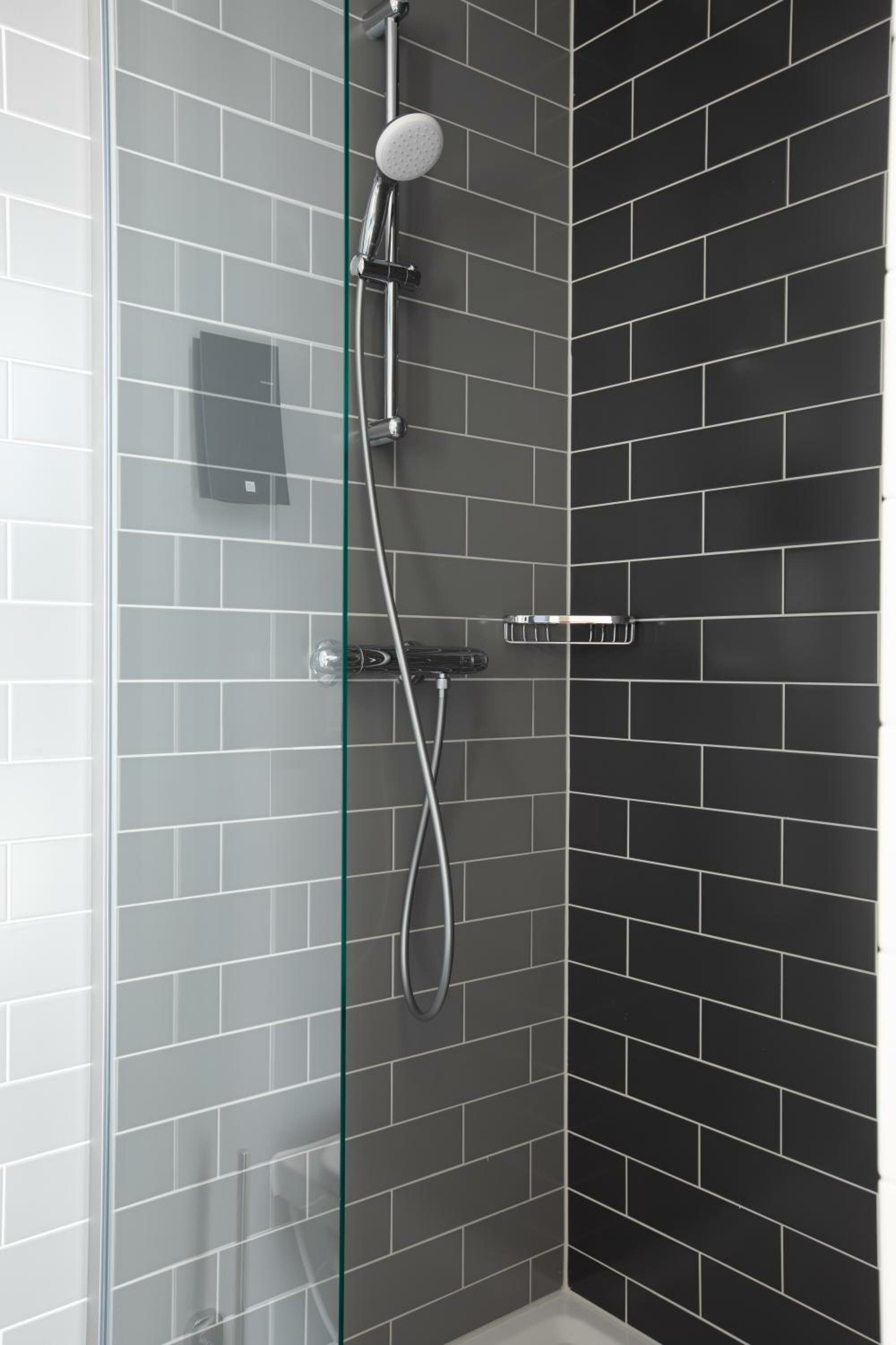 Standard Queen Room with Single Sofa Bed - Free Breakfast