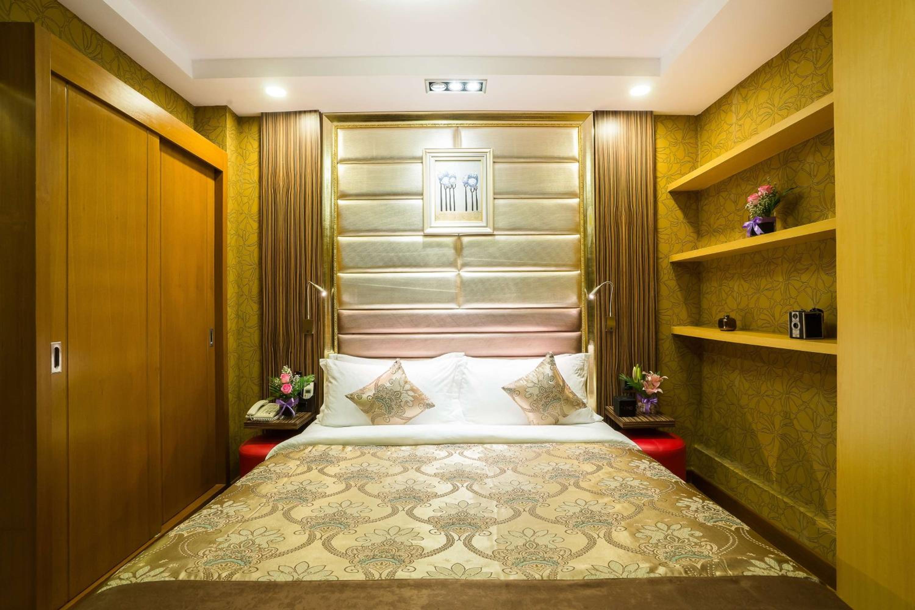 Deluxe Queen Room - Non-Smoking