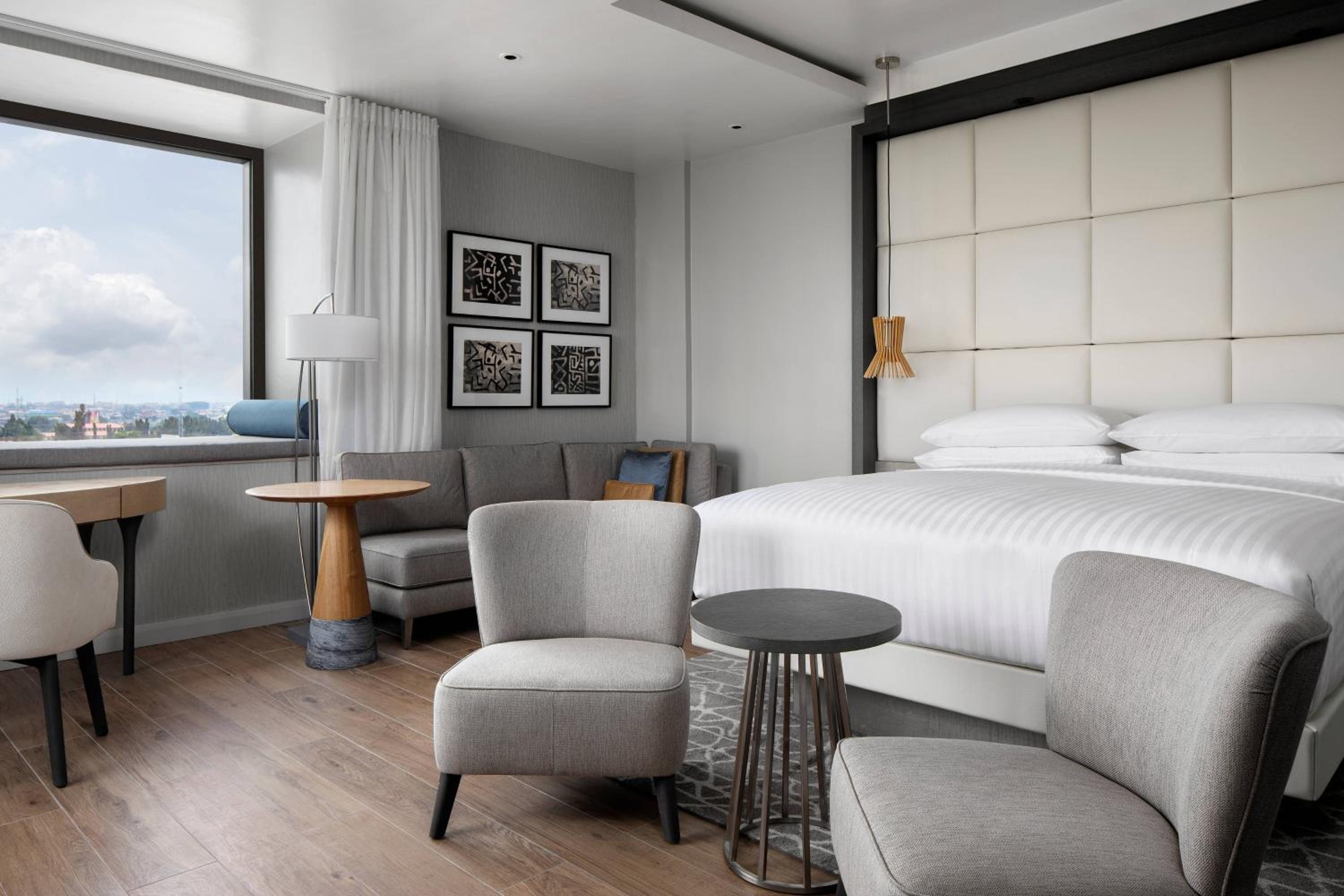 Junior King Suite with Club Lounge Access