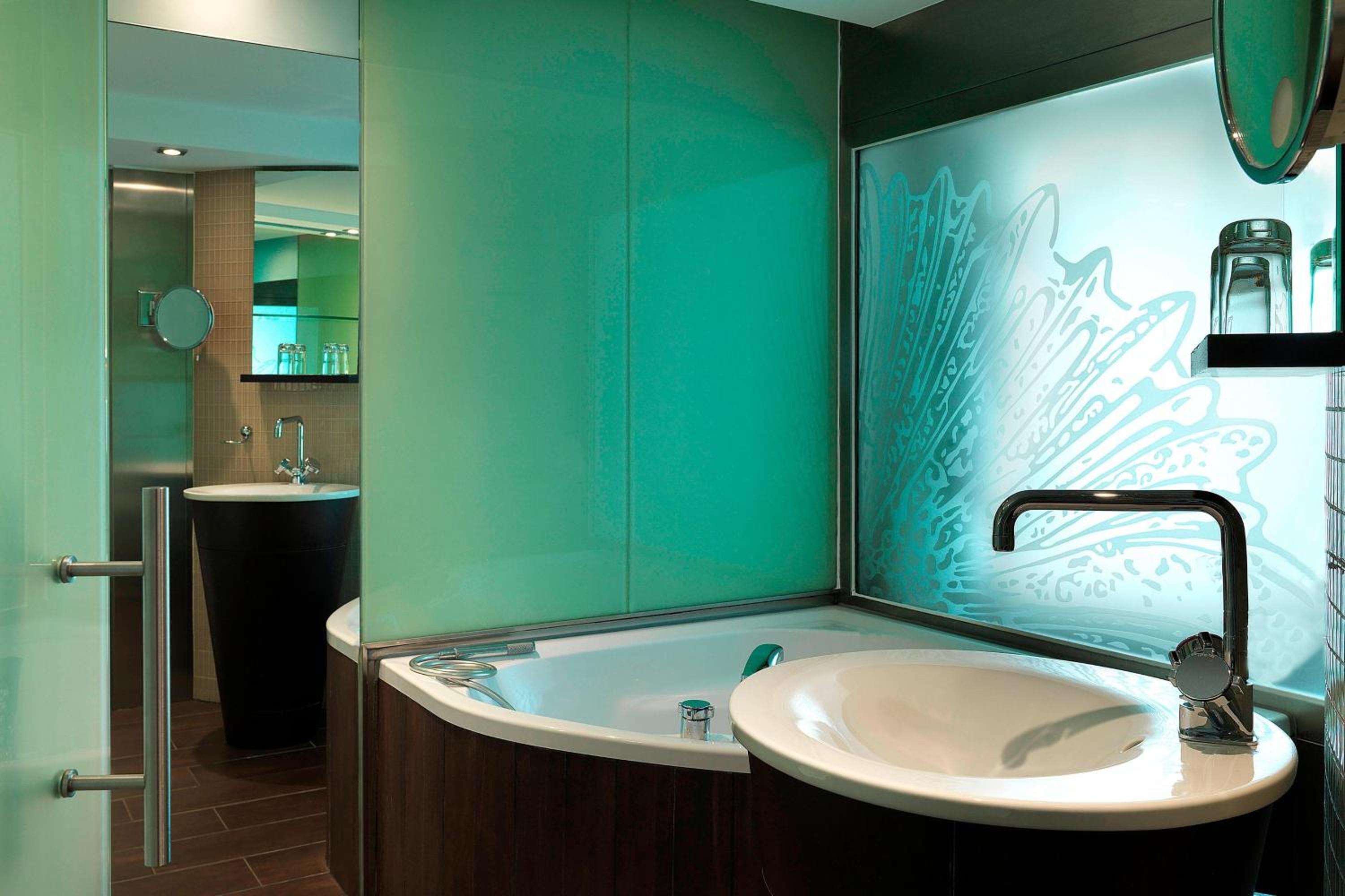 Design, Guest room, 1 King, Sea view, Crystal Towers