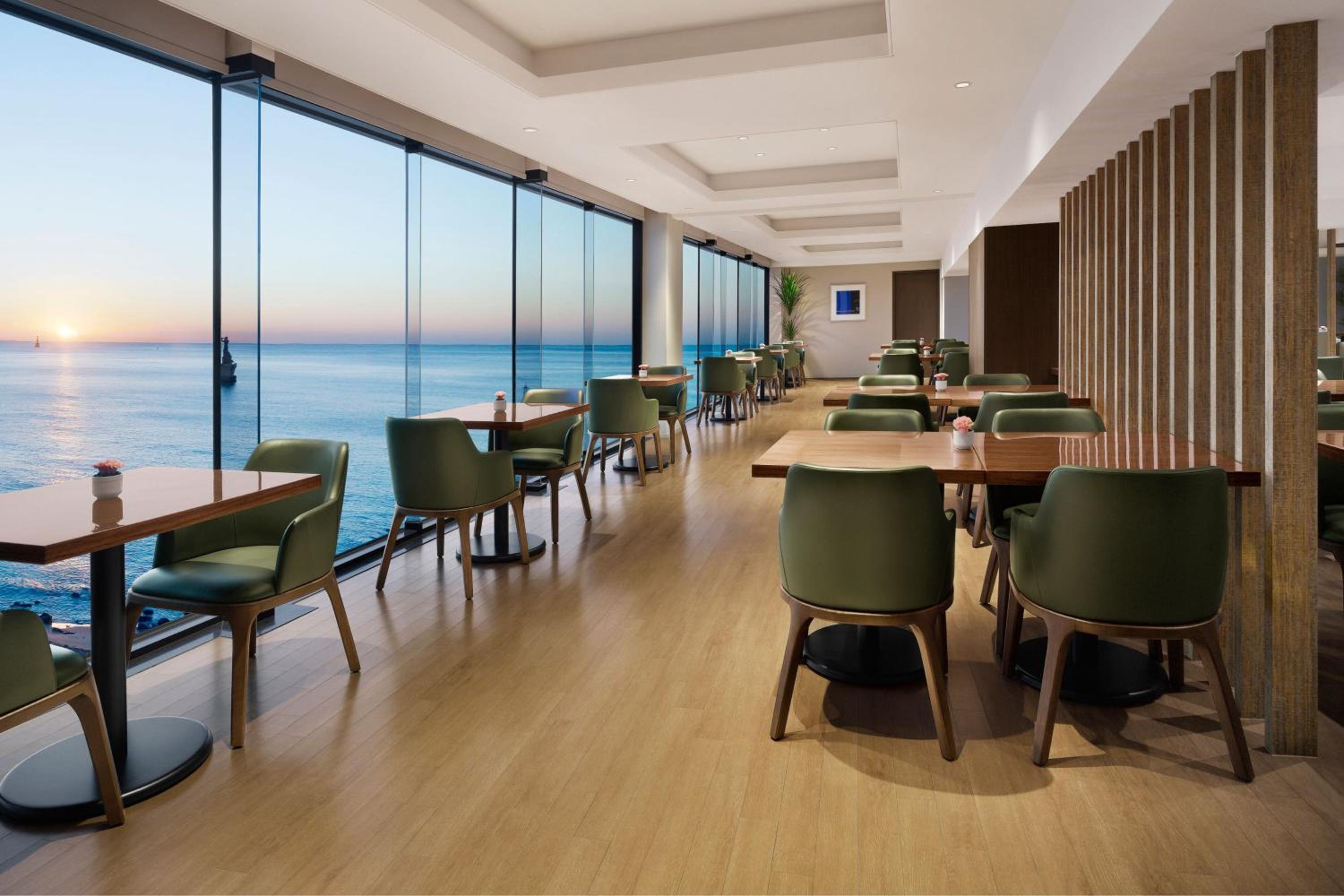 Executive Beach Family, Club lounge access,  1 Queen and 1 Twin, Haeundae Beach view