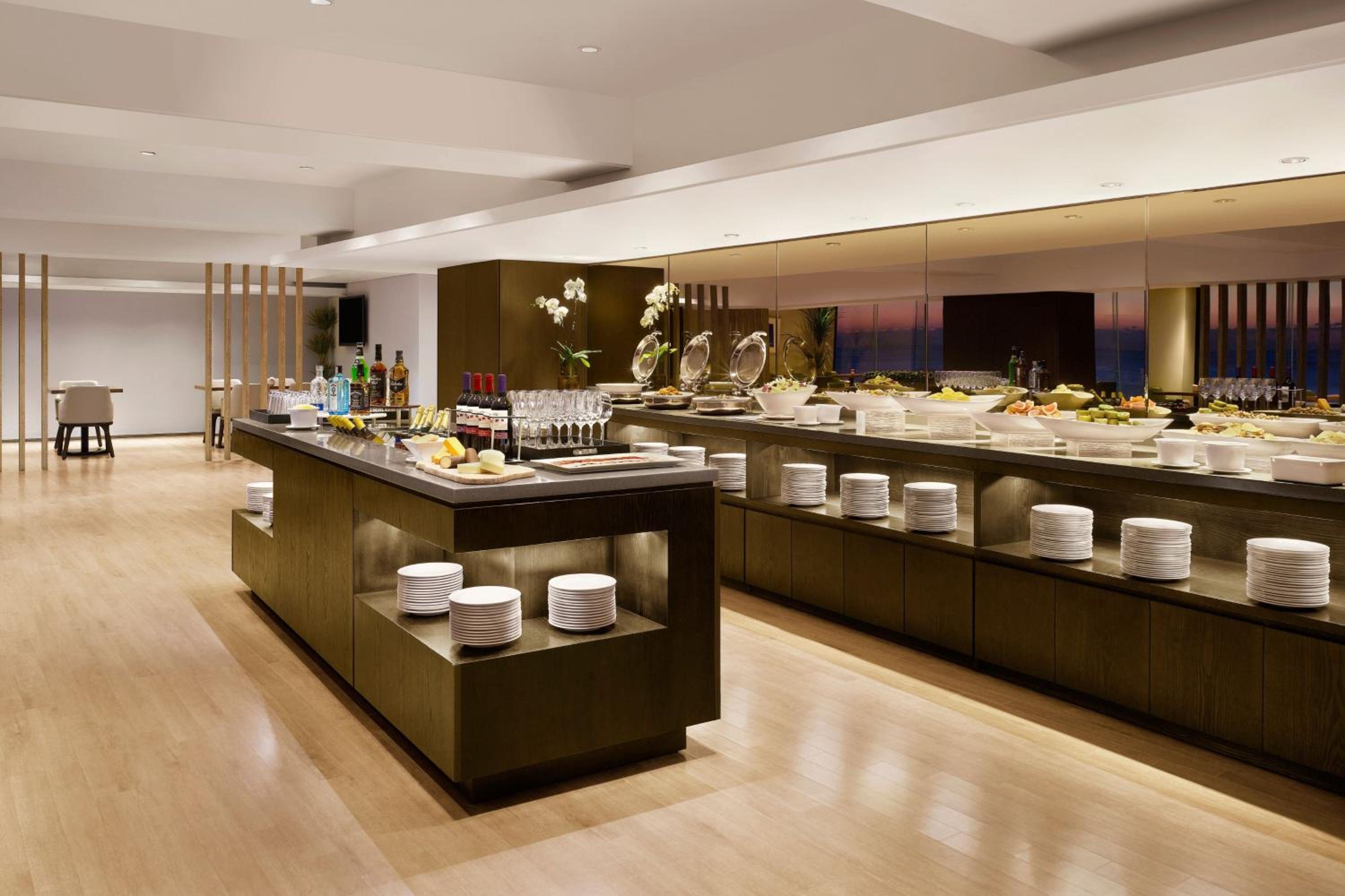 Executive Beach Family, Club lounge access,  1 Queen and 1 Twin, Haeundae Beach view