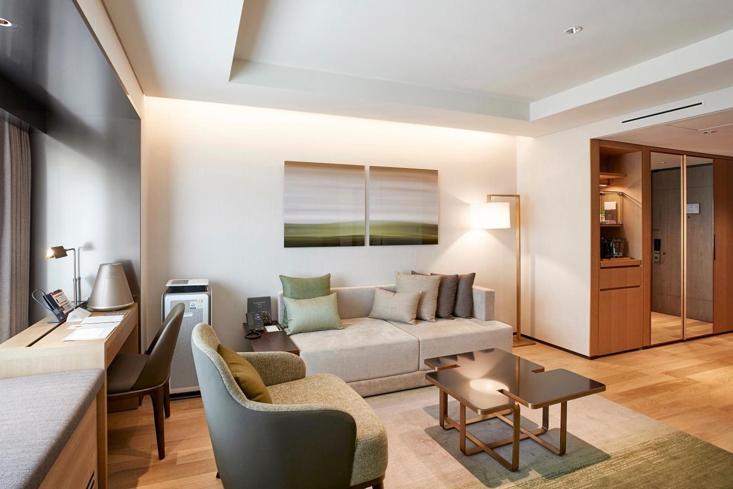 Club Suite Twin with Mountain View - Lounge Benefit