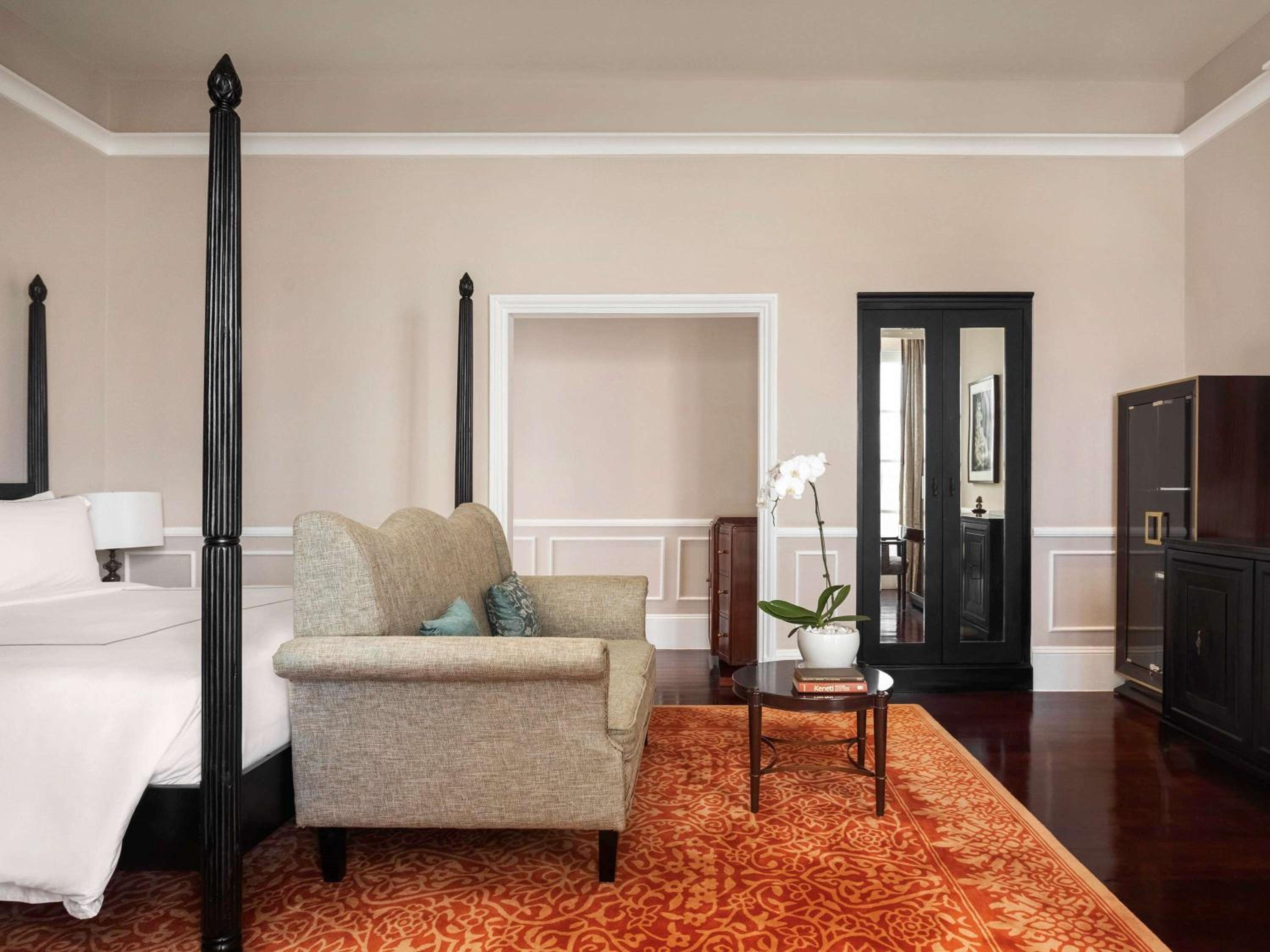 Personality King Suite