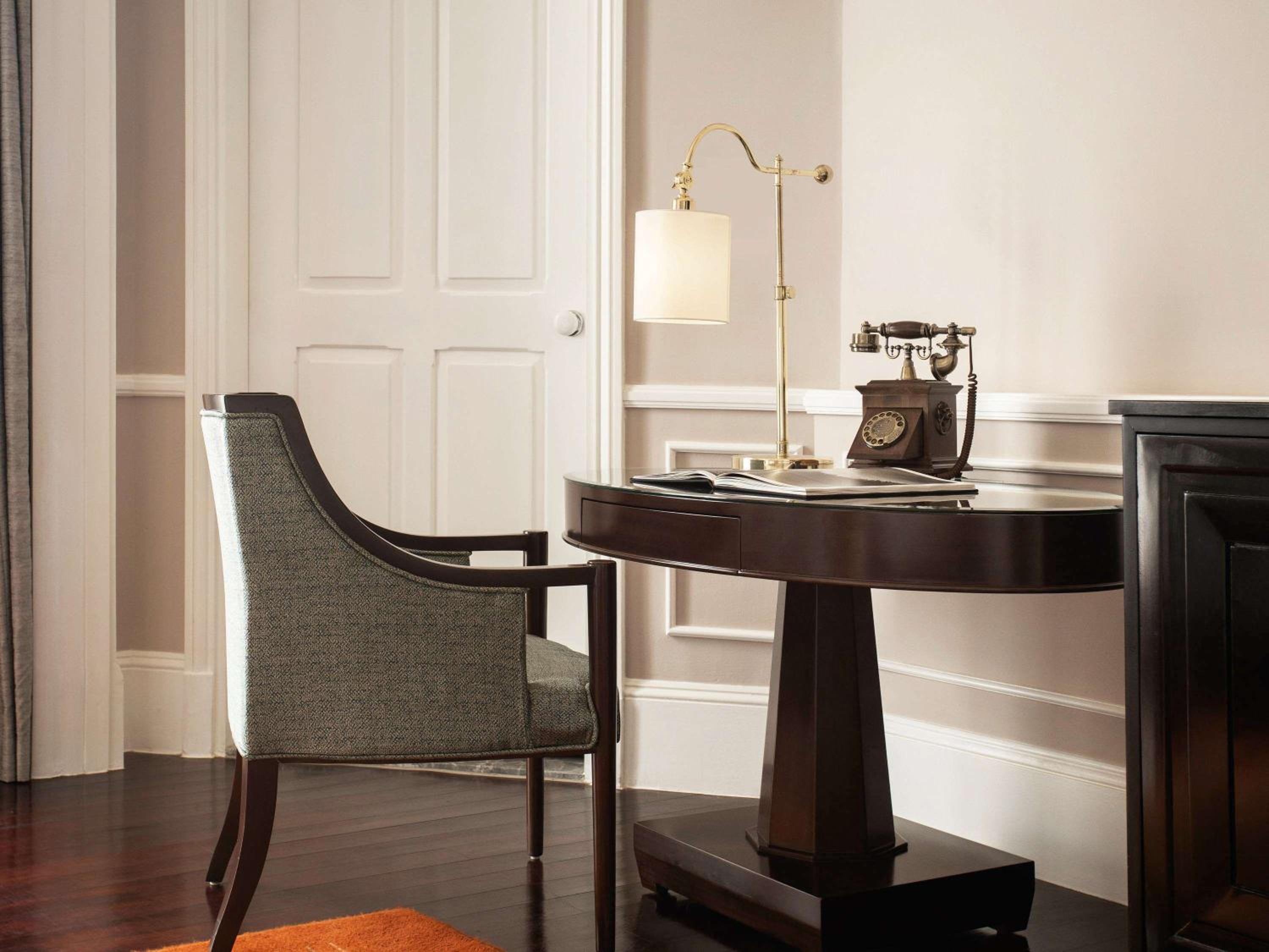 Landmark Room King Bed Garden View