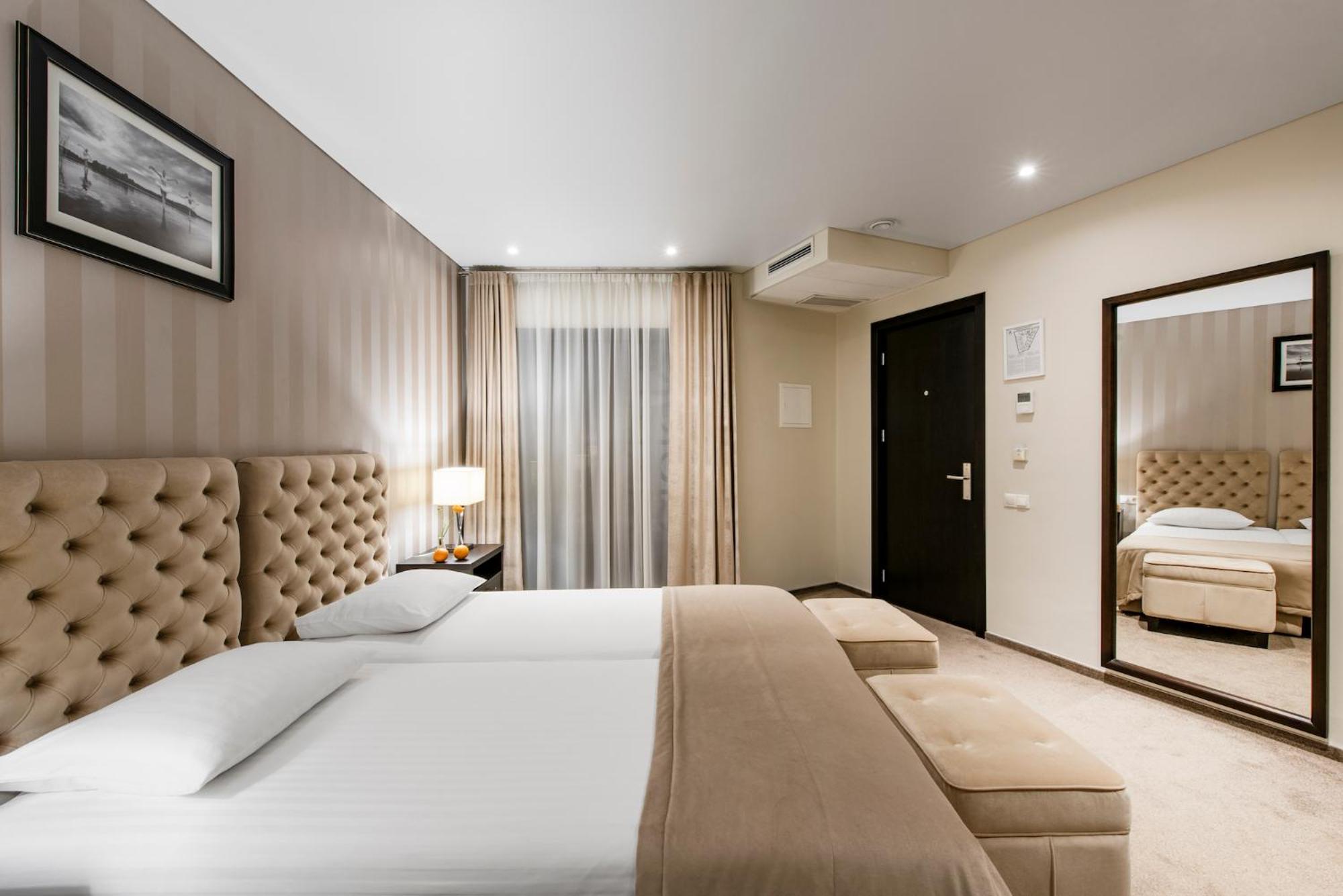 Double Room with Inner Window